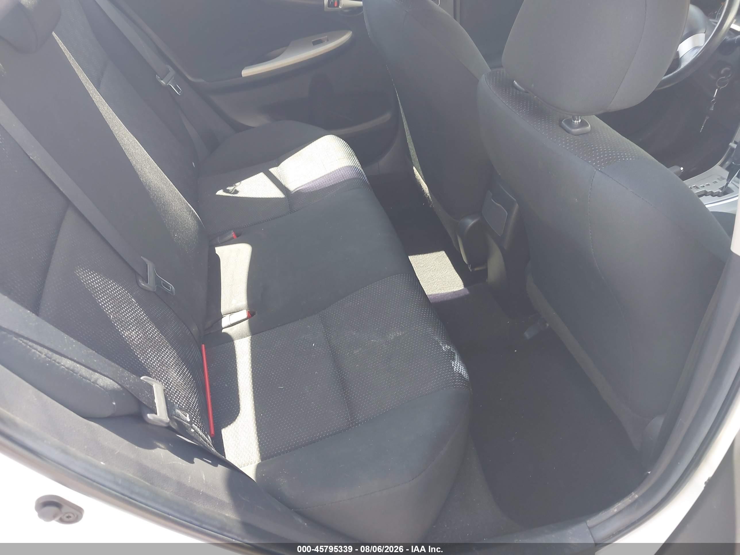 2010 Toyota Corolla S Белый vin: 2T1BU4EE7AC494938