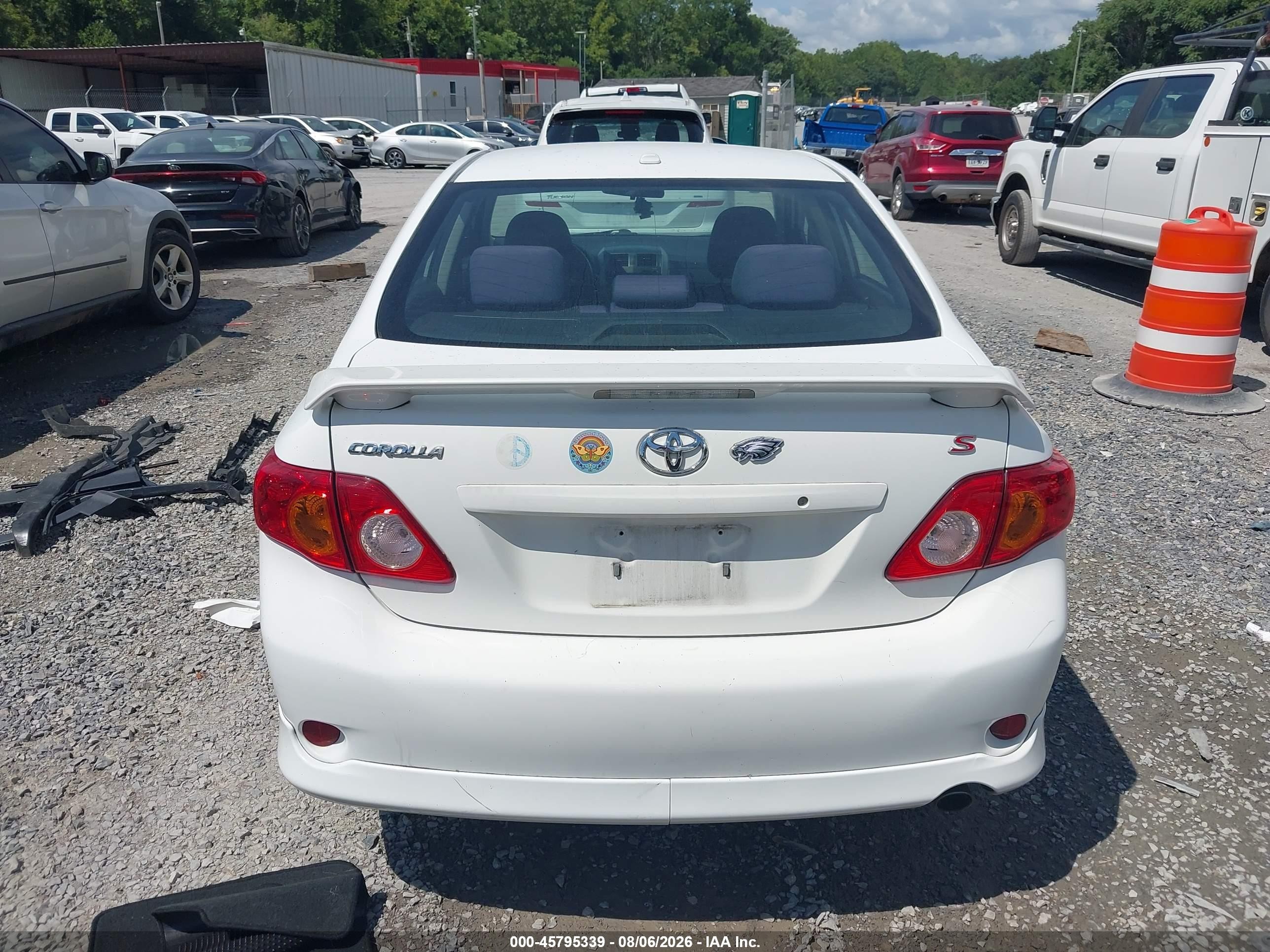 2010 Toyota Corolla S Белый vin: 2T1BU4EE7AC494938