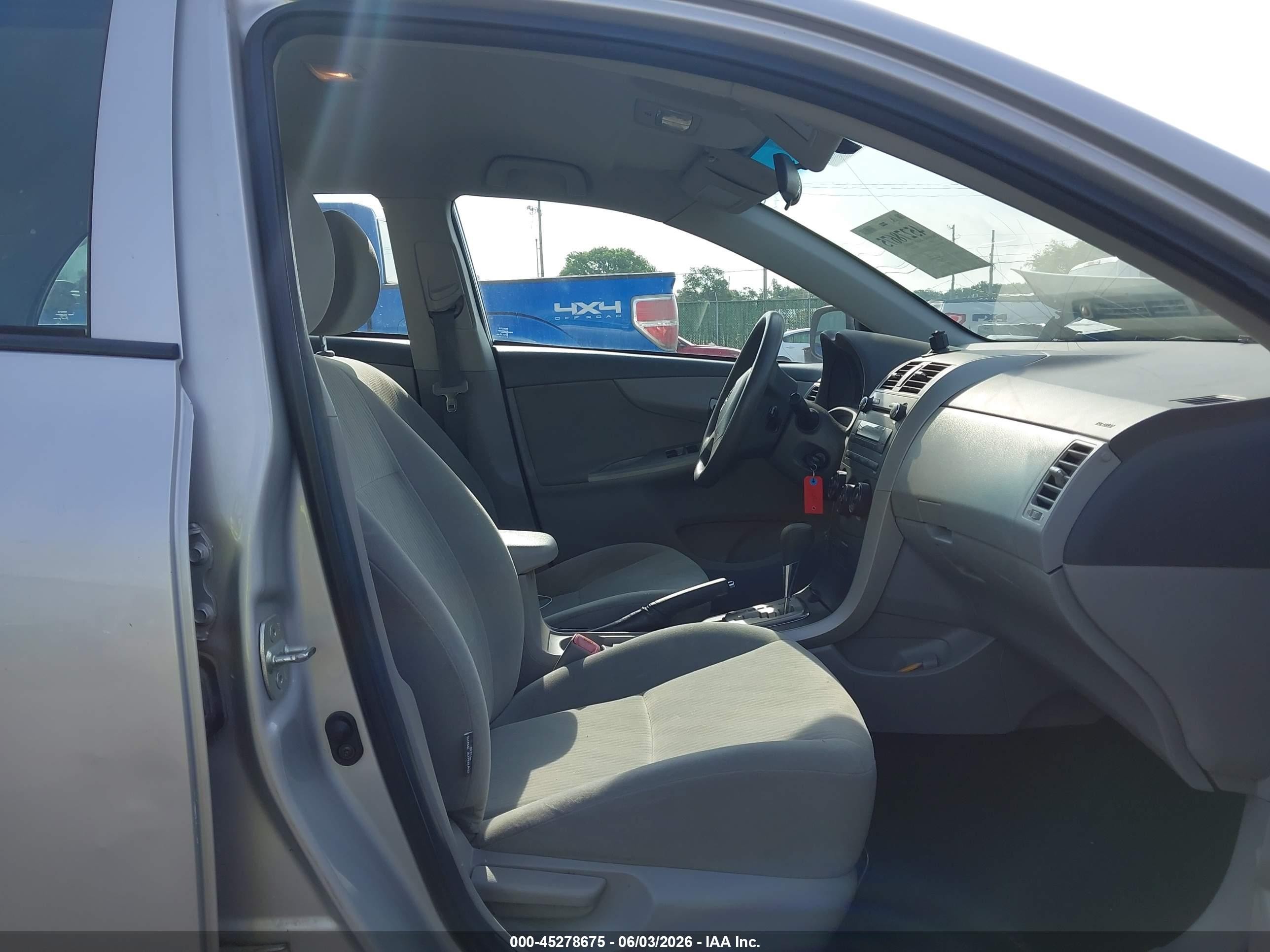 2010 Toyota Corolla Le Silver vin: 2T1BU4EE7AC501872