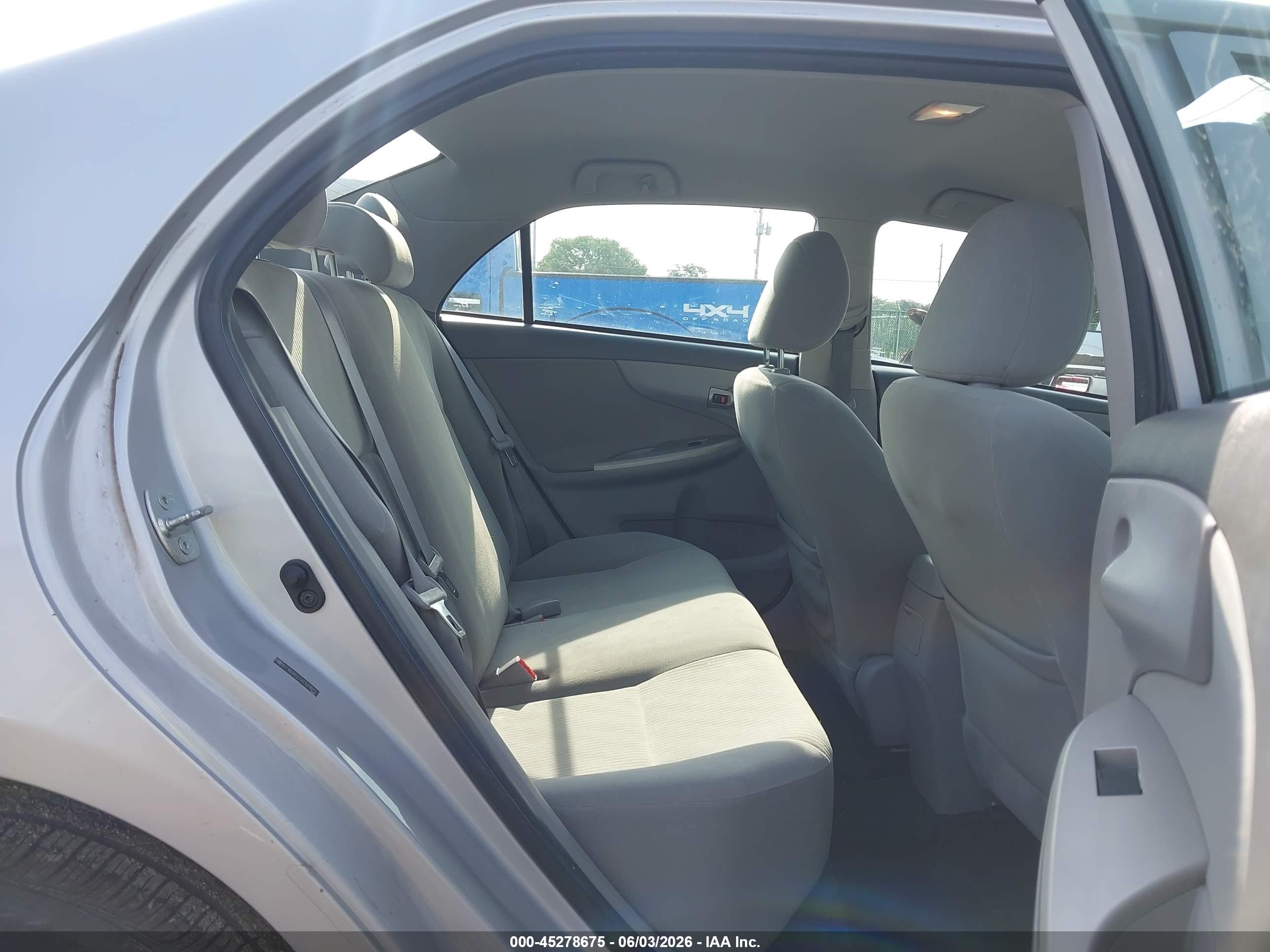 2010 Toyota Corolla Le Silver vin: 2T1BU4EE7AC501872