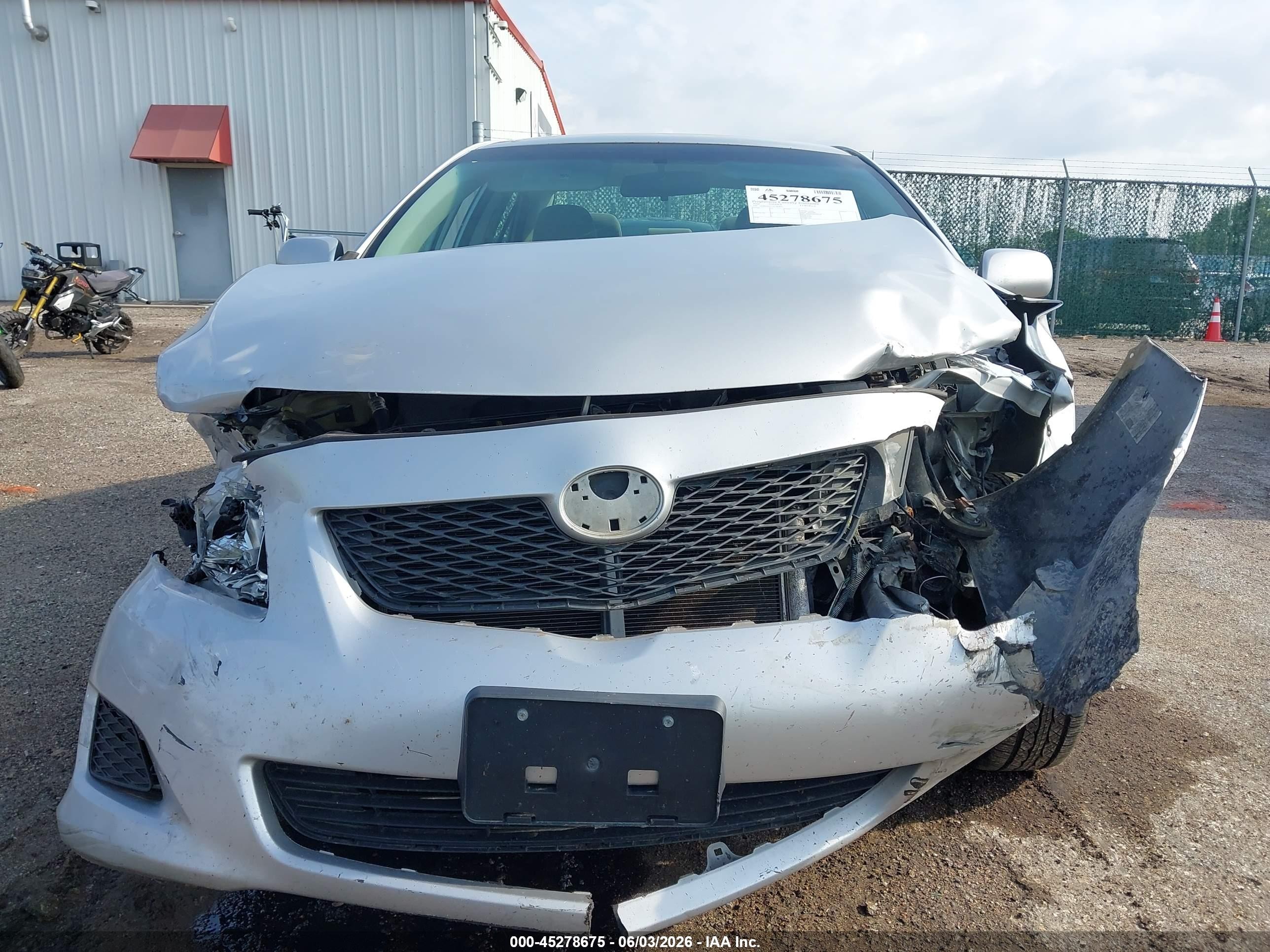 2010 Toyota Corolla Le Silver vin: 2T1BU4EE7AC501872