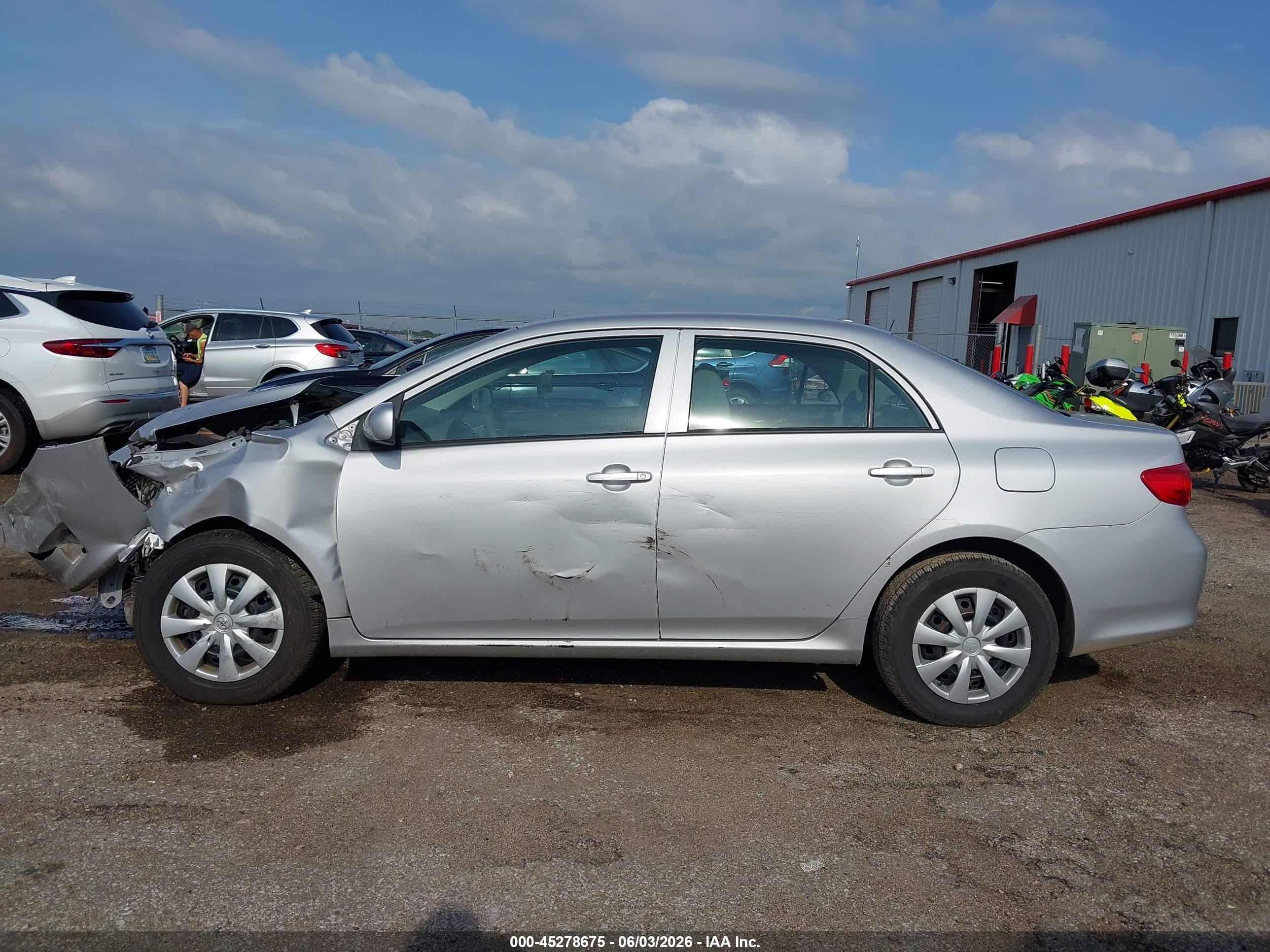 2010 Toyota Corolla Le Silver vin: 2T1BU4EE7AC501872