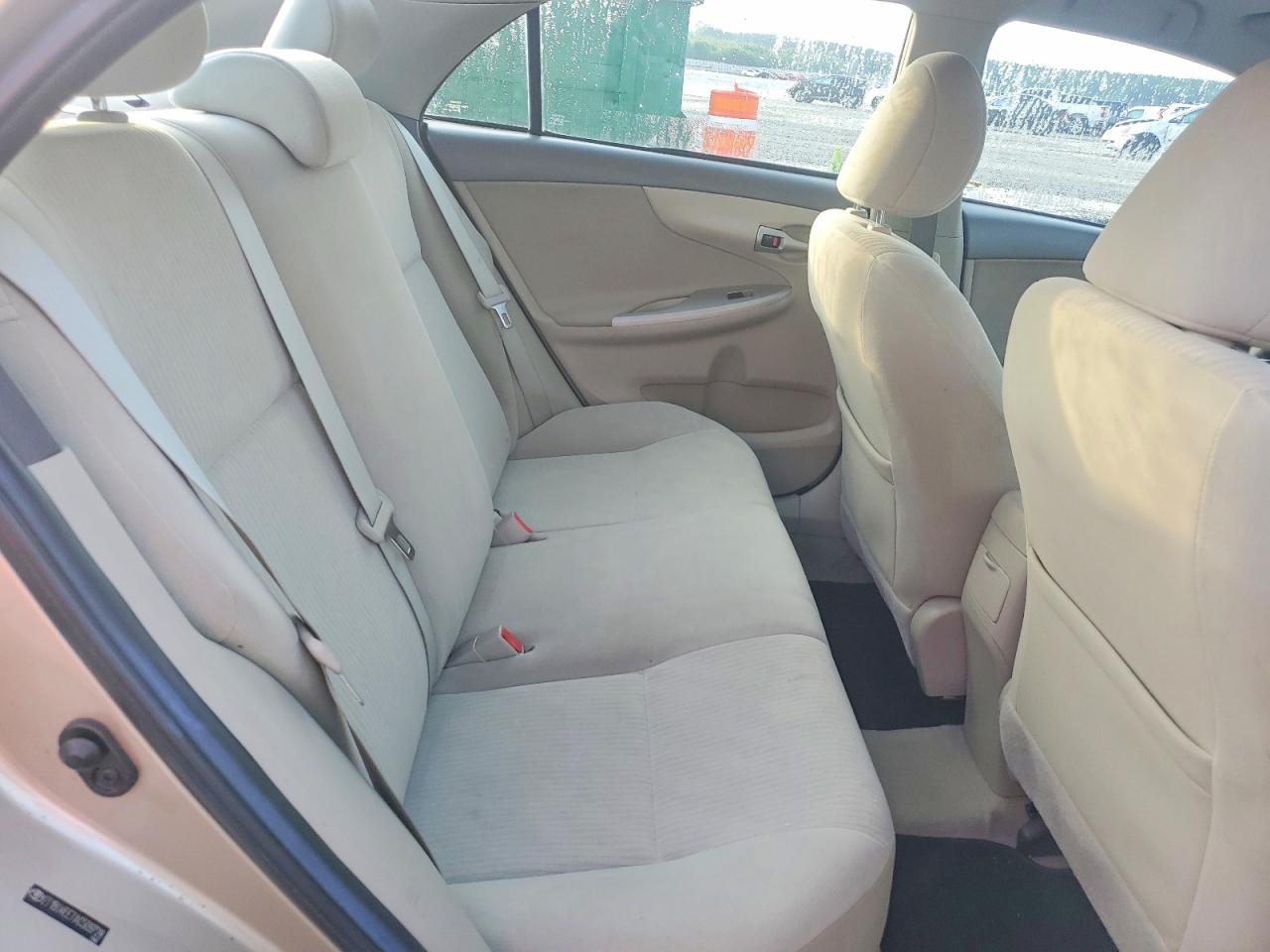 2010 Toyota Corolla Le Gold vin: 2T1BU4EE7AC509728