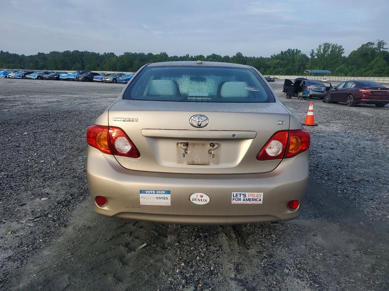 2010 Toyota Corolla Le Gold vin: 2T1BU4EE7AC509728