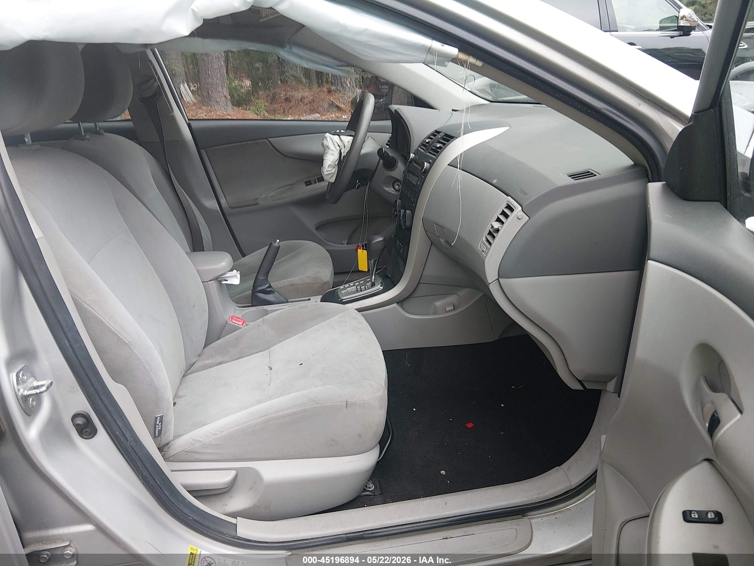 2010 Toyota Corolla Le Silver vin: 2T1BU4EE7AC523287