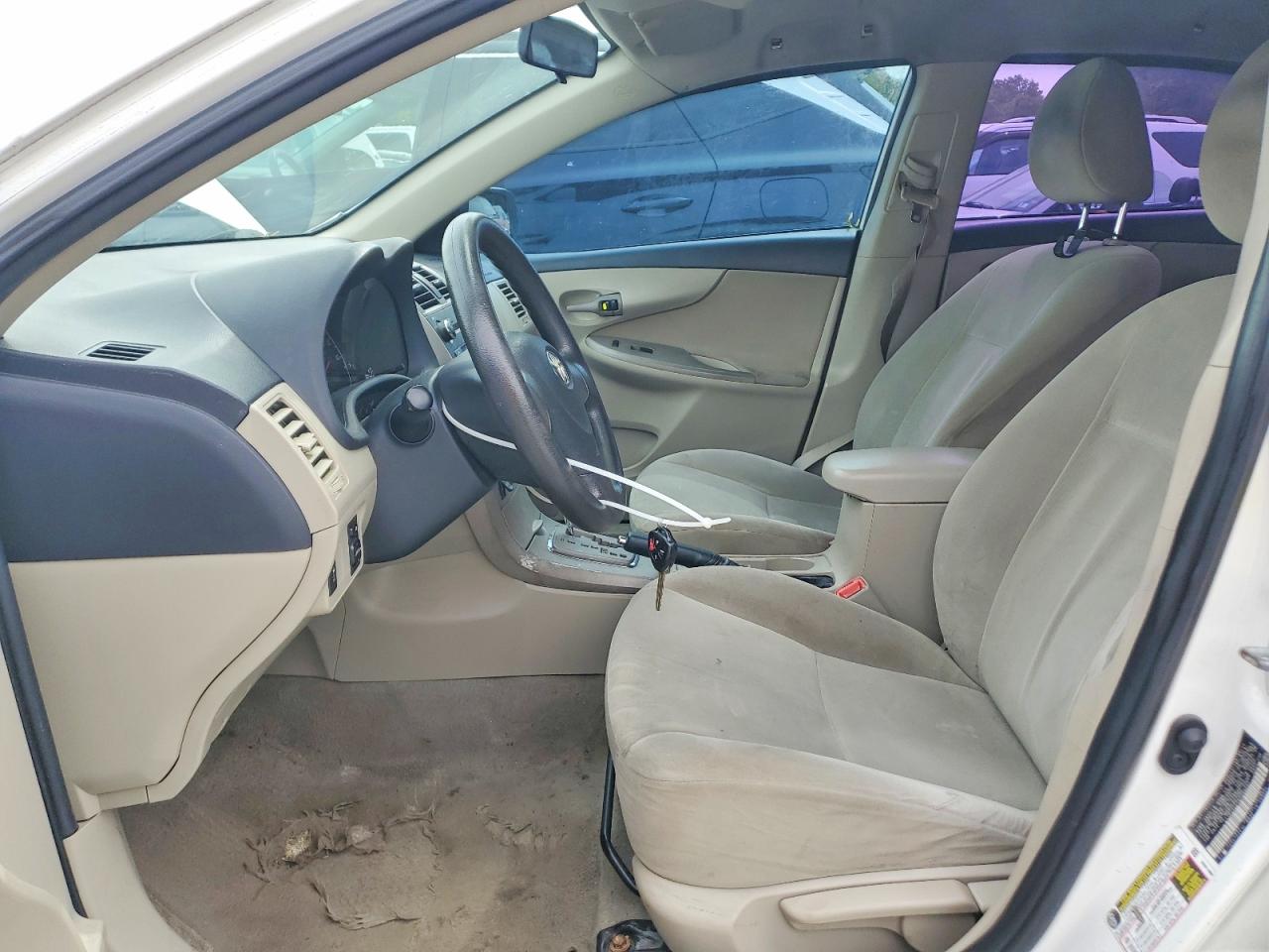 2011 Toyota Corolla Le White vin: 2T1BU4EE7BC569297