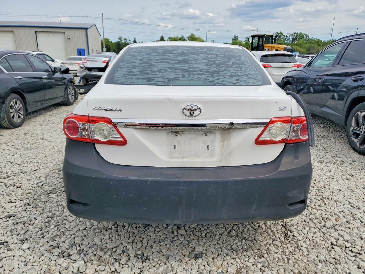 2011 Toyota Corolla Le White vin: 2T1BU4EE7BC569297
