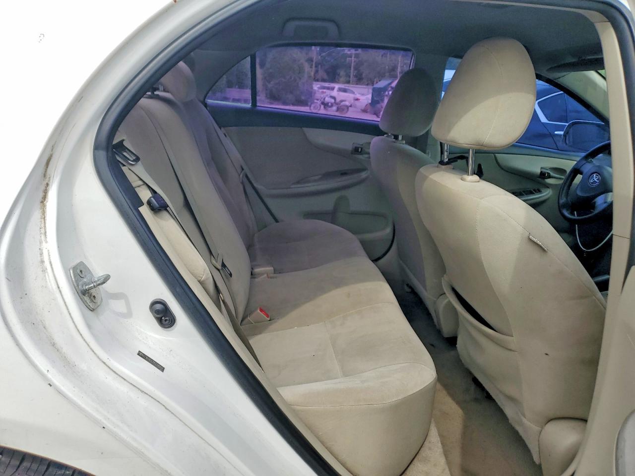 2011 Toyota Corolla Le White vin: 2T1BU4EE7BC569297