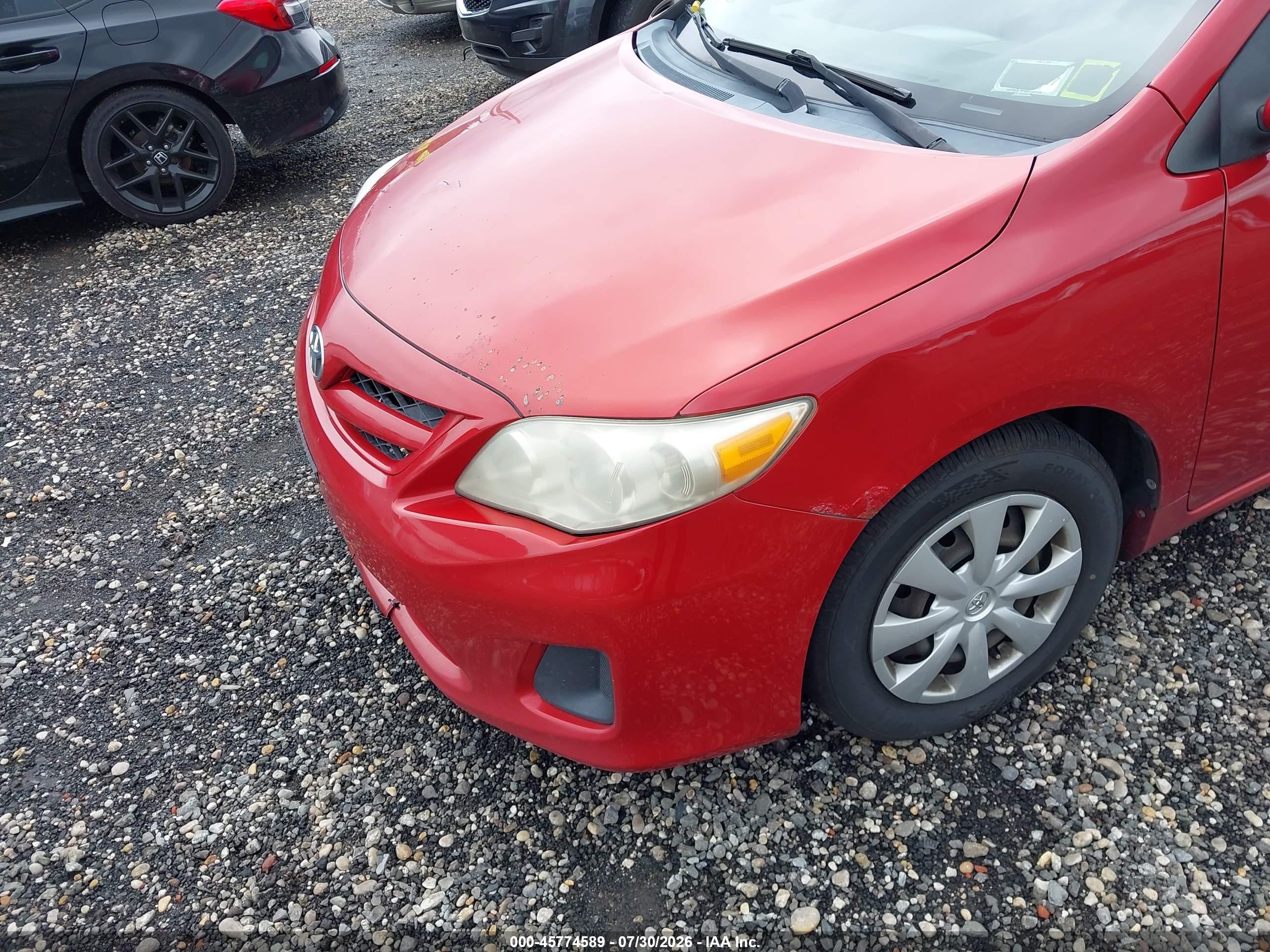 2011 Toyota Corolla Le Red vin: 2T1BU4EE7BC585631