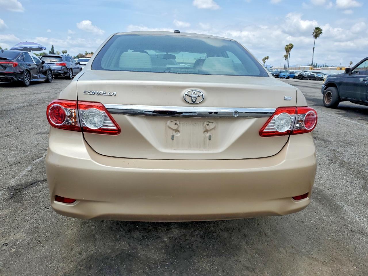 2011 Toyota Corolla Le Gold vin: 2T1BU4EE7BC599657