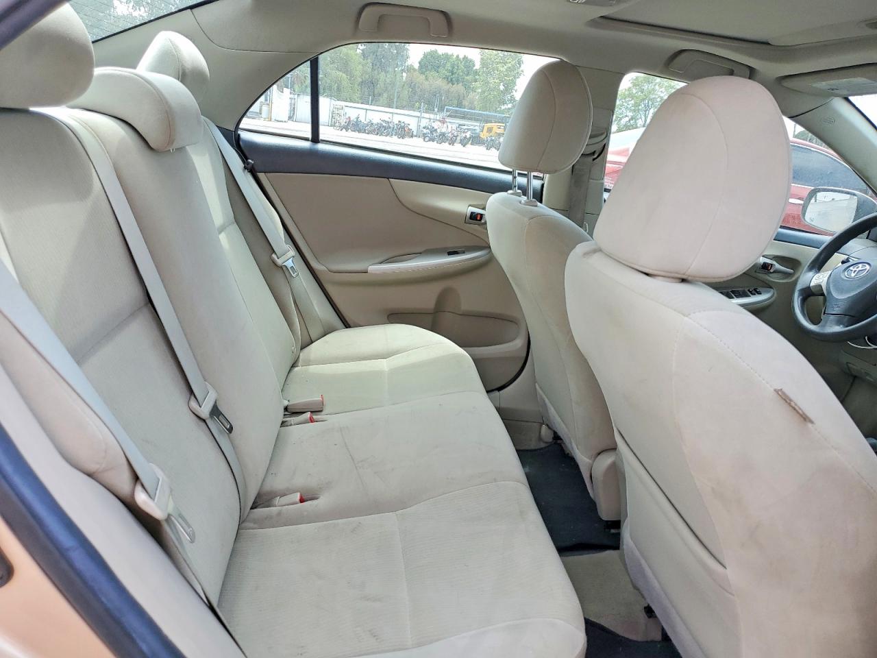 2011 Toyota Corolla Le Gold vin: 2T1BU4EE7BC599657