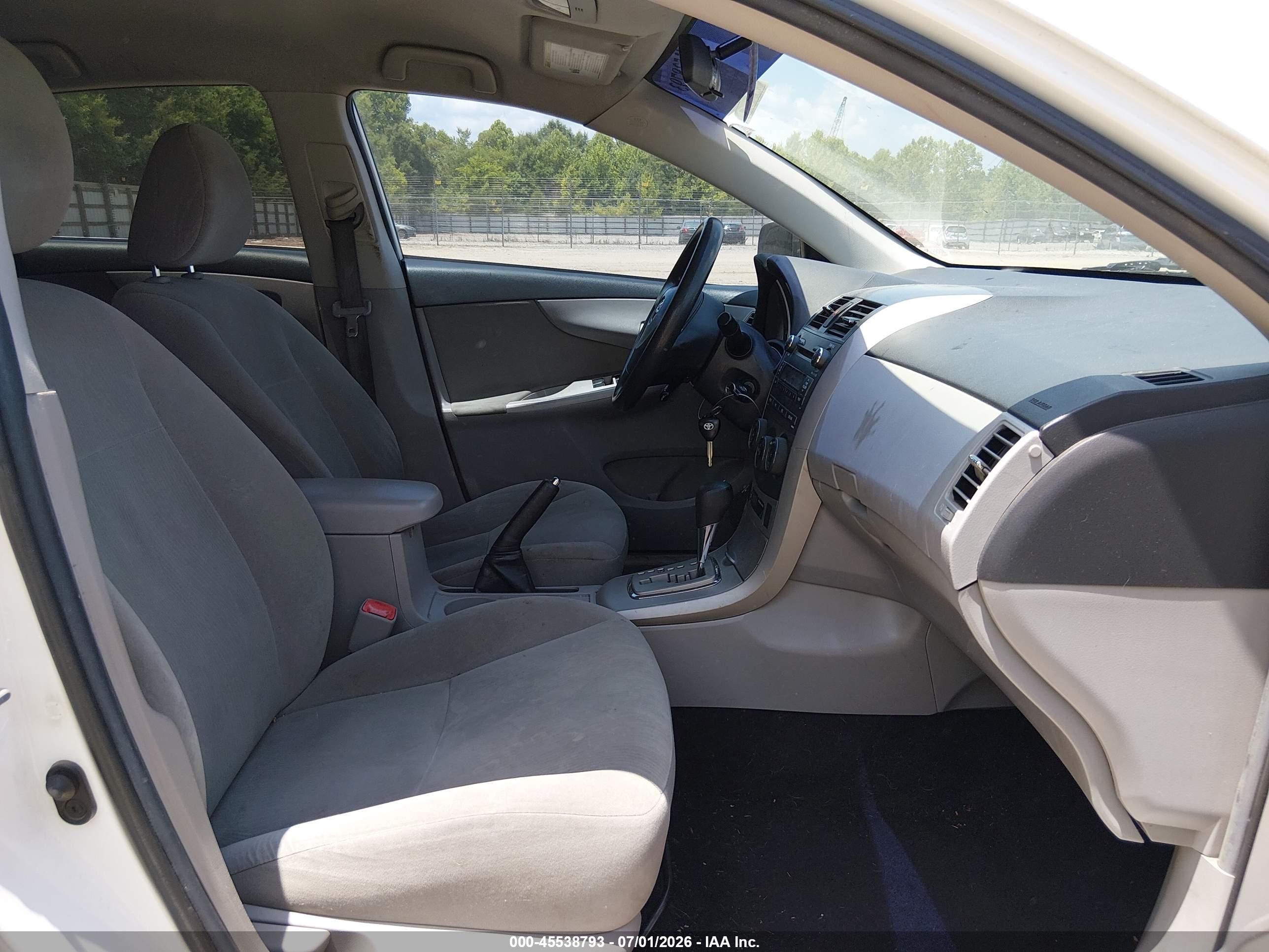 2011 Toyota Corolla Le White vin: 2T1BU4EE7BC606221