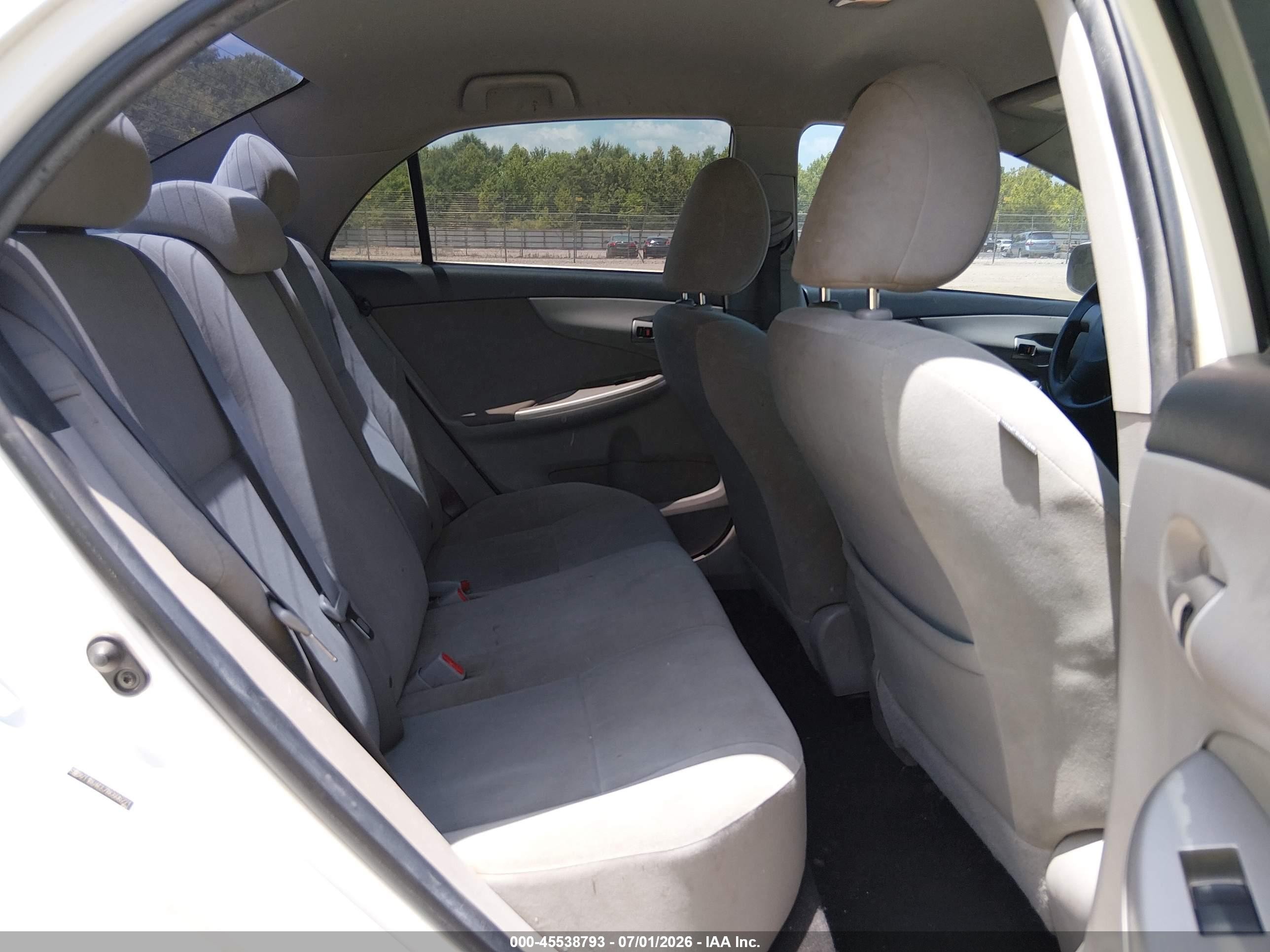 2011 Toyota Corolla Le White vin: 2T1BU4EE7BC606221