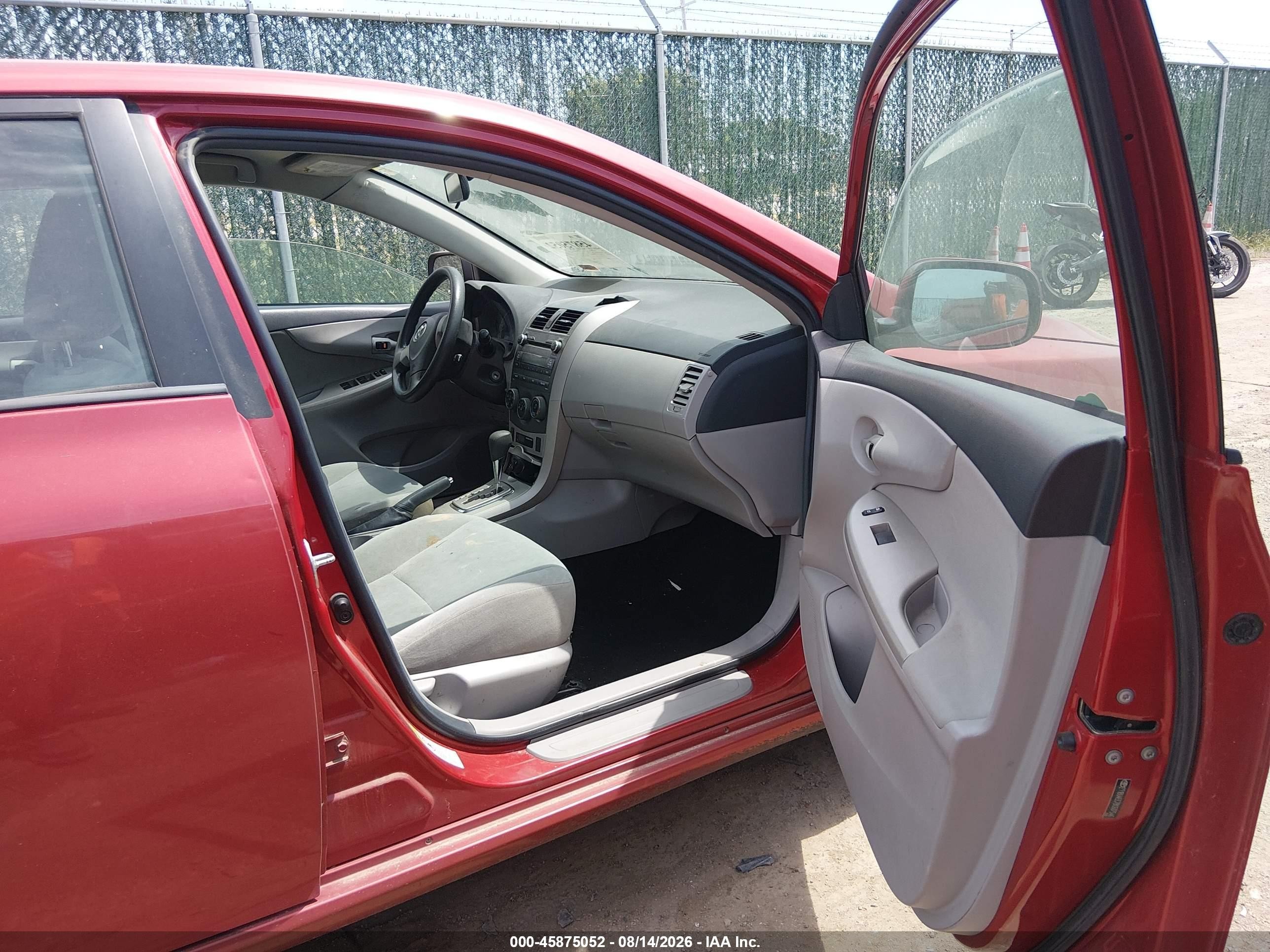 2011 Toyota Corolla Le Red vin: 2T1BU4EE7BC607546