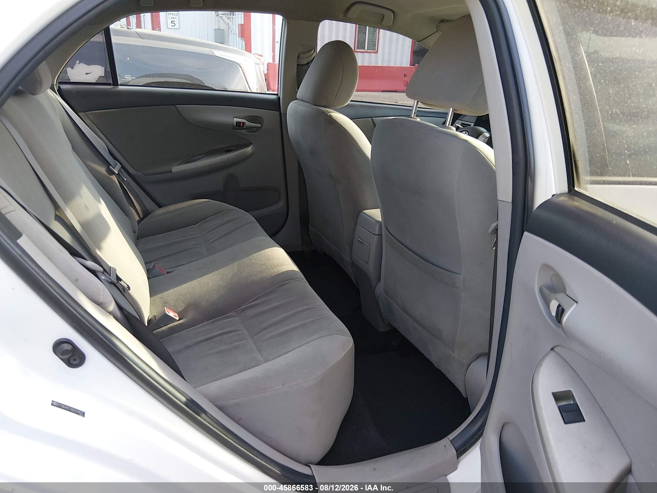 2011 Toyota Corolla Le White vin: 2T1BU4EE7BC631927