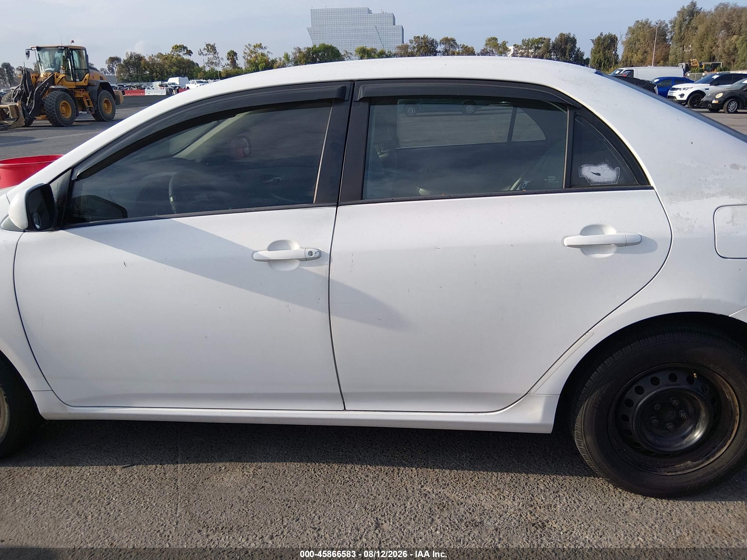 2011 Toyota Corolla Le White vin: 2T1BU4EE7BC631927