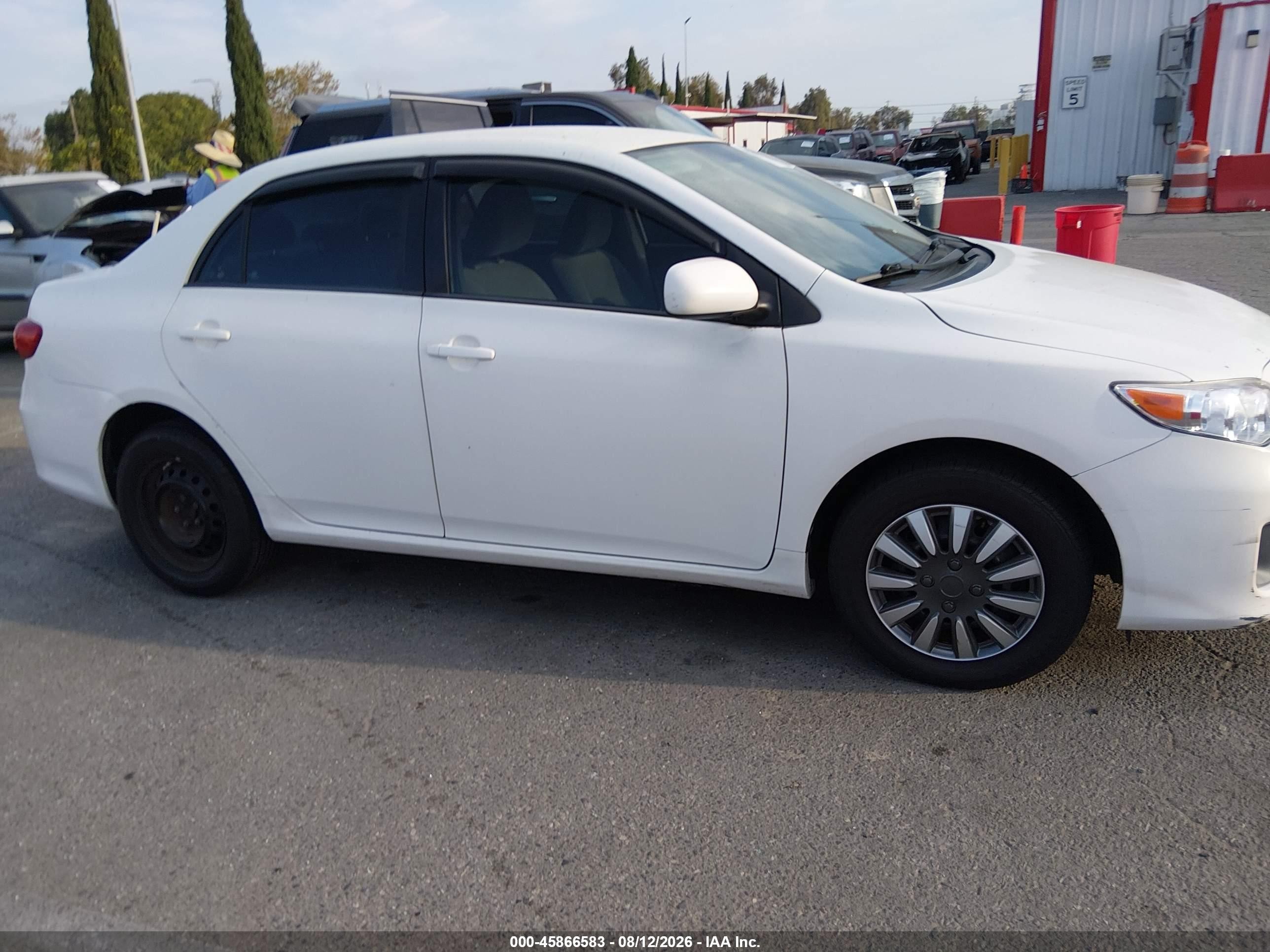 2011 Toyota Corolla Le White vin: 2T1BU4EE7BC631927
