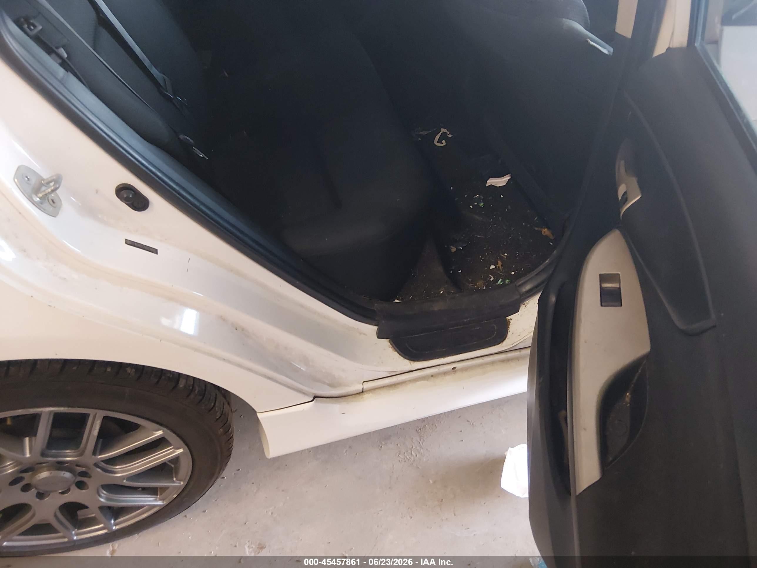 2011 Toyota Corolla S White vin: 2T1BU4EE7BC638893
