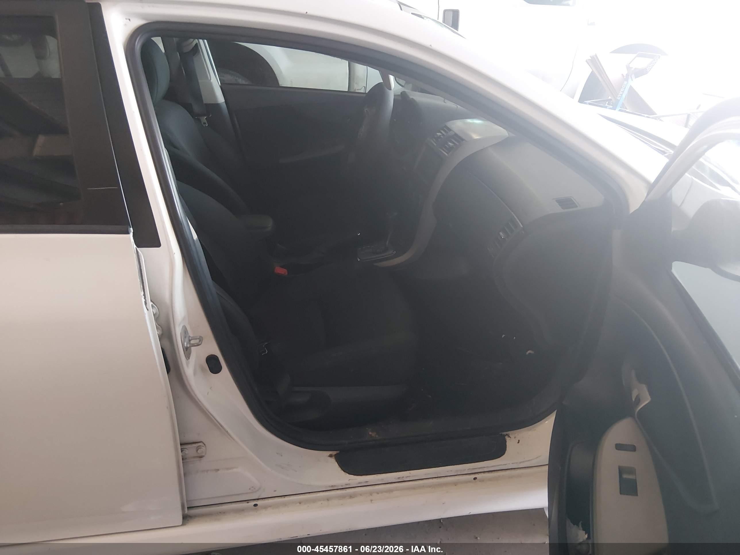 2011 Toyota Corolla S White vin: 2T1BU4EE7BC638893