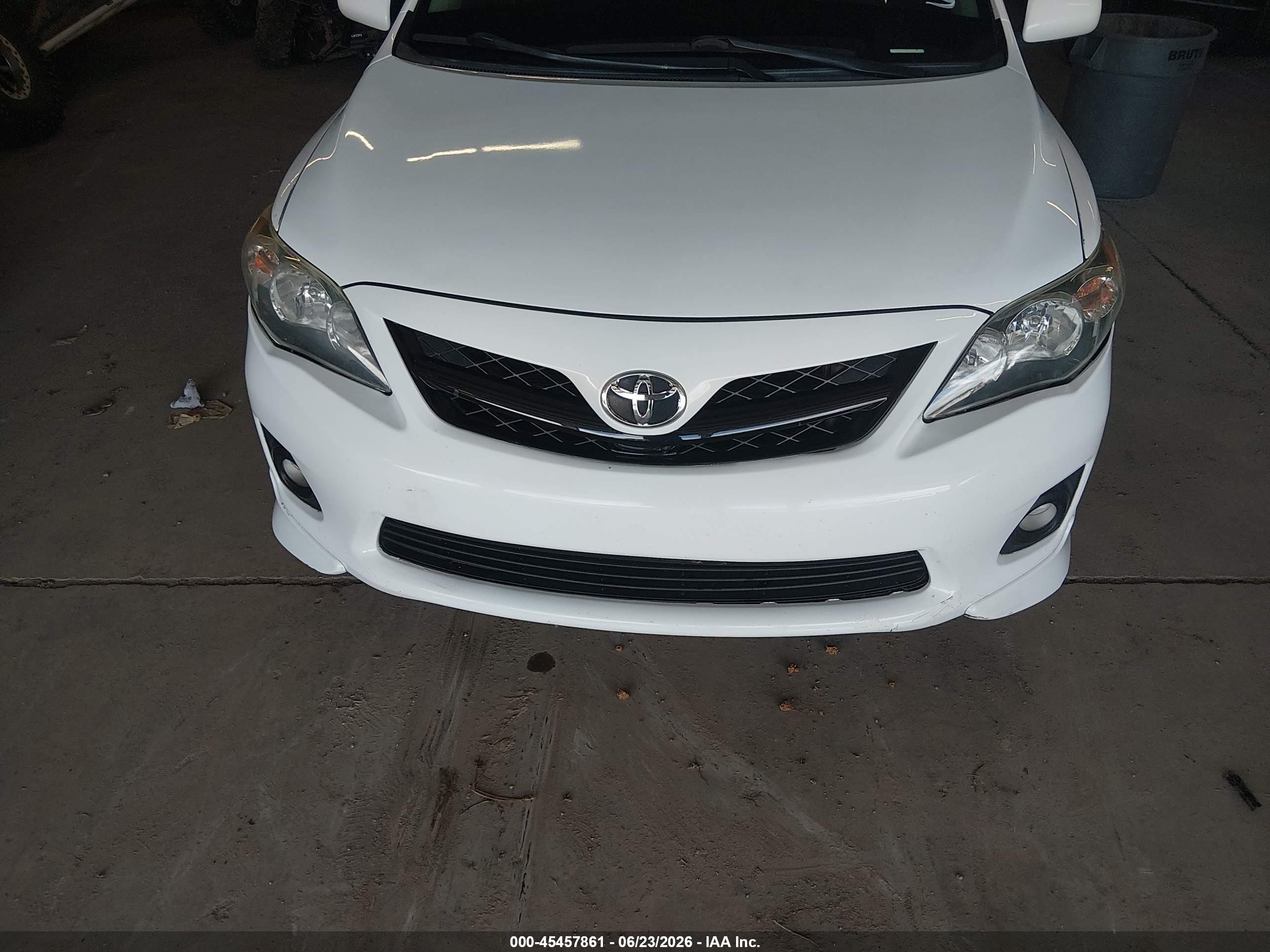 2011 Toyota Corolla S White vin: 2T1BU4EE7BC638893
