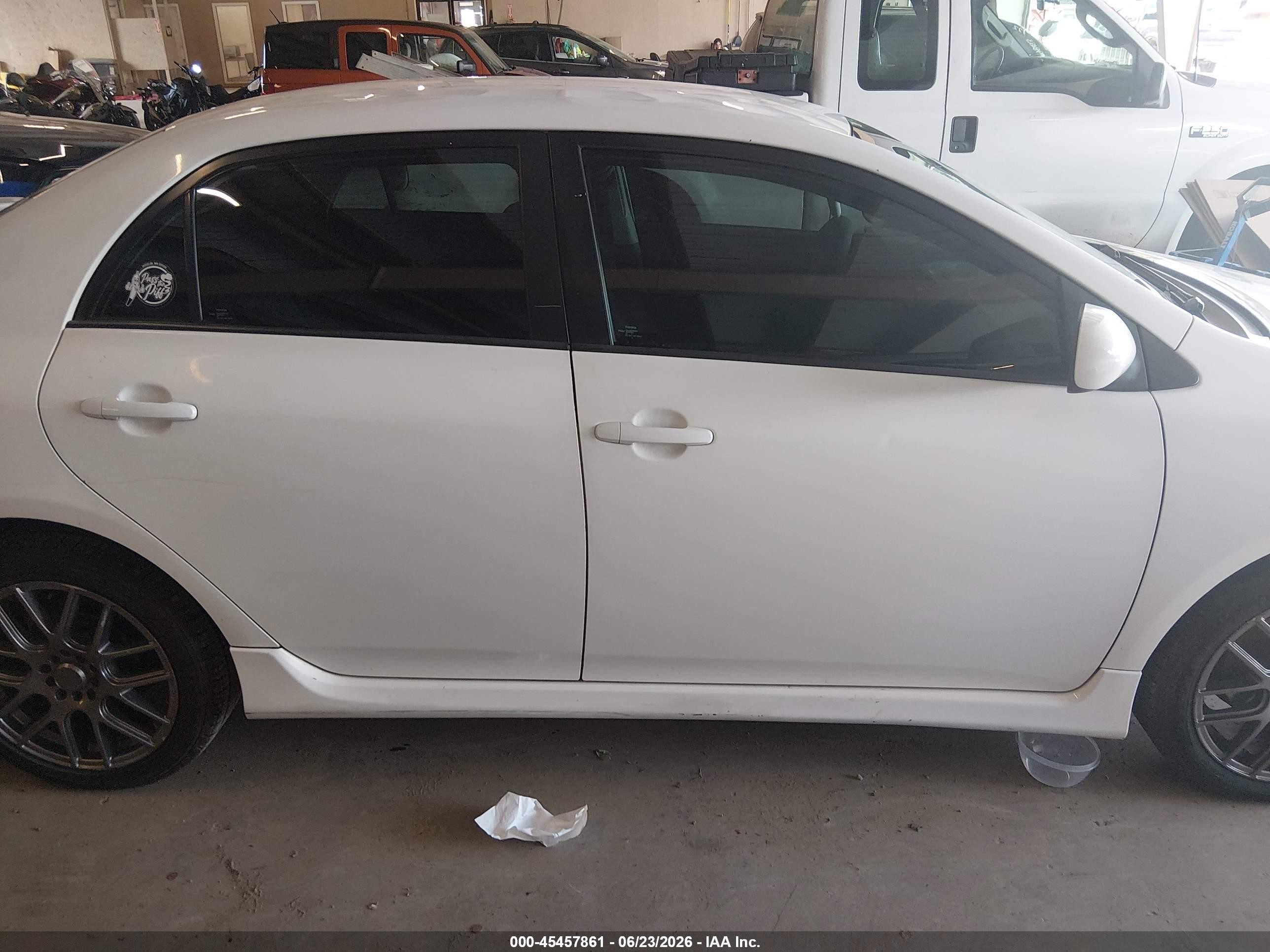 2011 Toyota Corolla S White vin: 2T1BU4EE7BC638893
