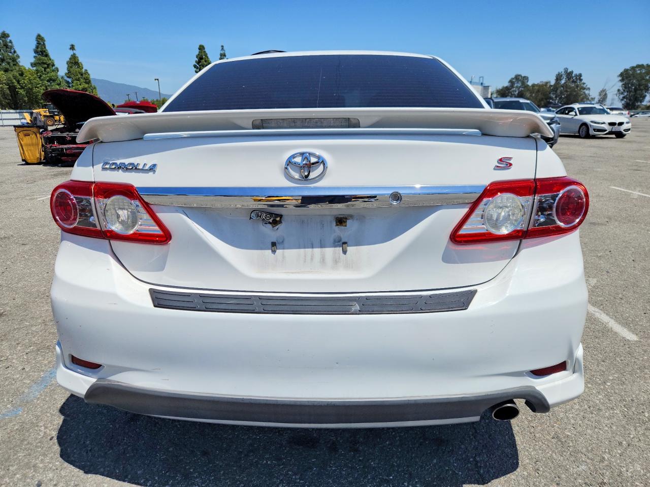 2011 Toyota Corolla S White vin: 2T1BU4EE7BC653295