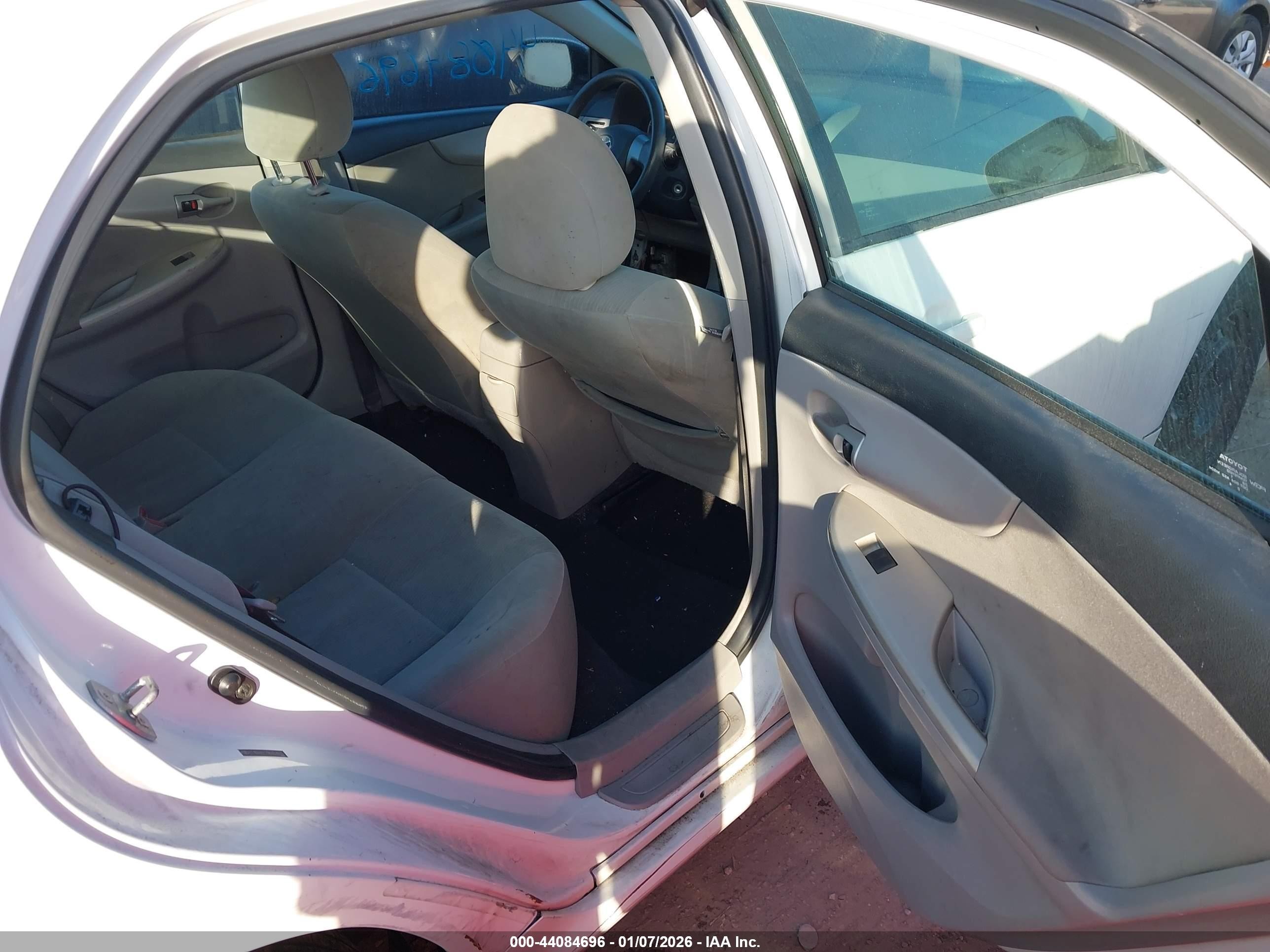 2011 Toyota Corolla Le White vin: 2T1BU4EE7BC653555