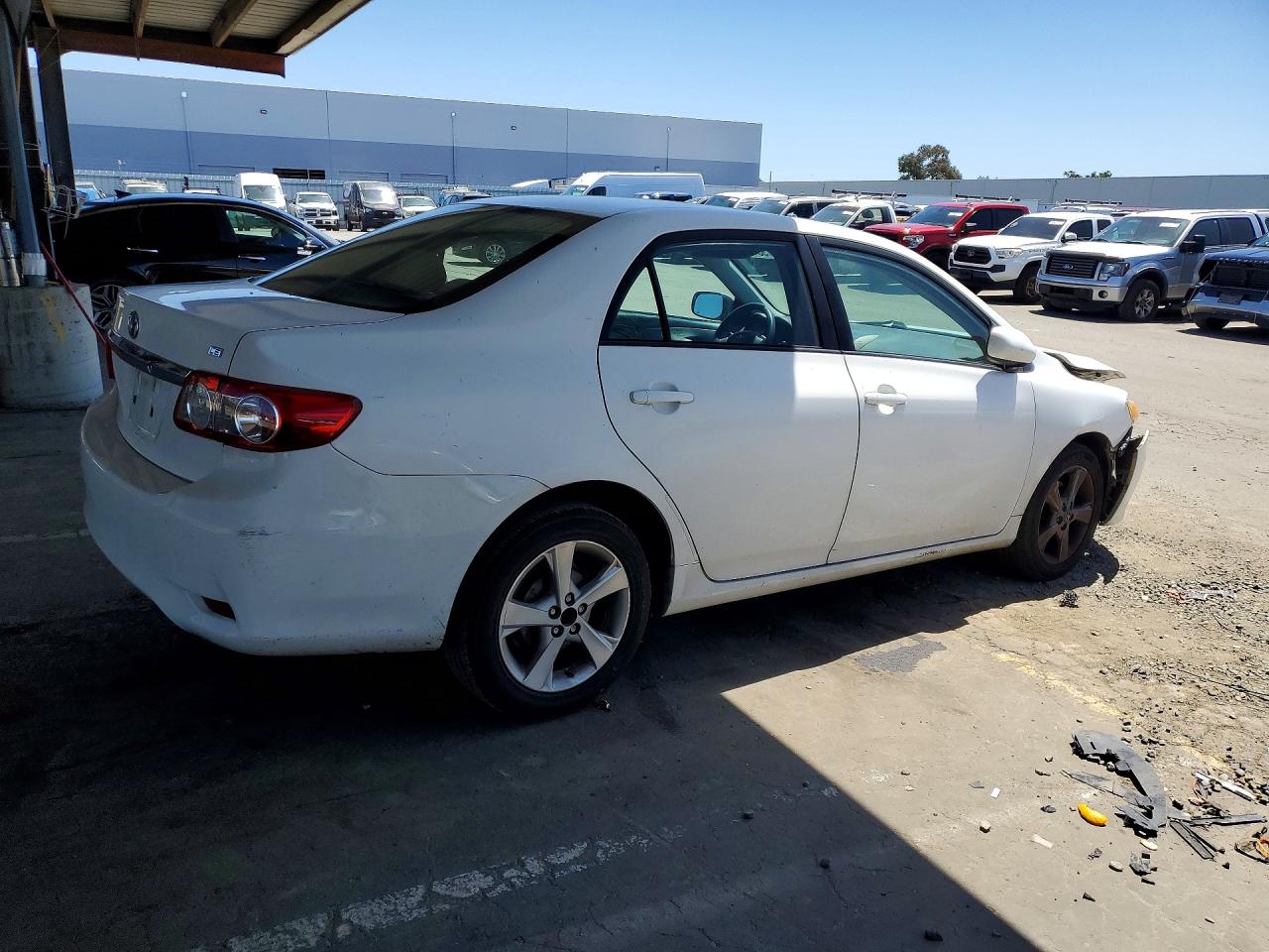 2011 Toyota Corolla Le White vin: 2T1BU4EE7BC658027