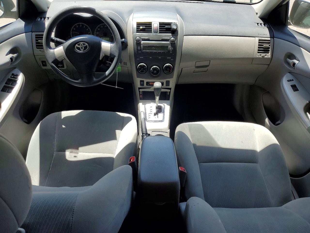 2011 Toyota Corolla Le White vin: 2T1BU4EE7BC658027