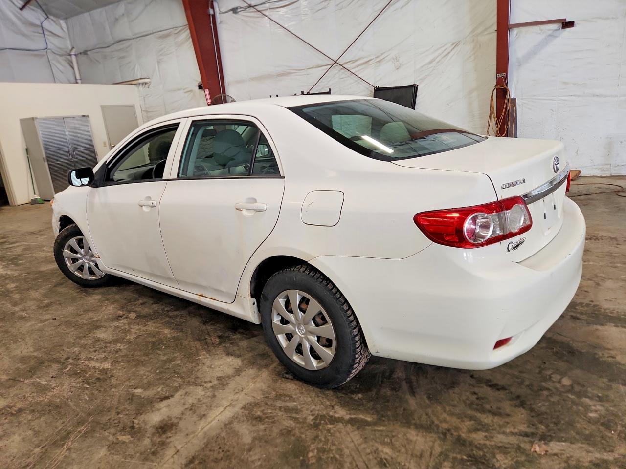 2011 Toyota Corolla Base White vin: 2T1BU4EE7BC669206