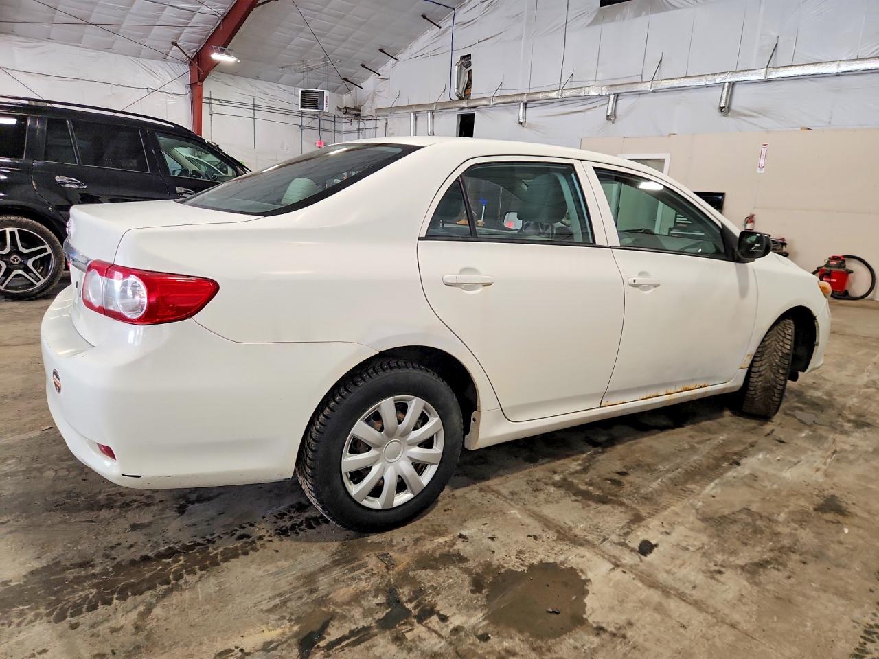 2011 Toyota Corolla Base White vin: 2T1BU4EE7BC669206