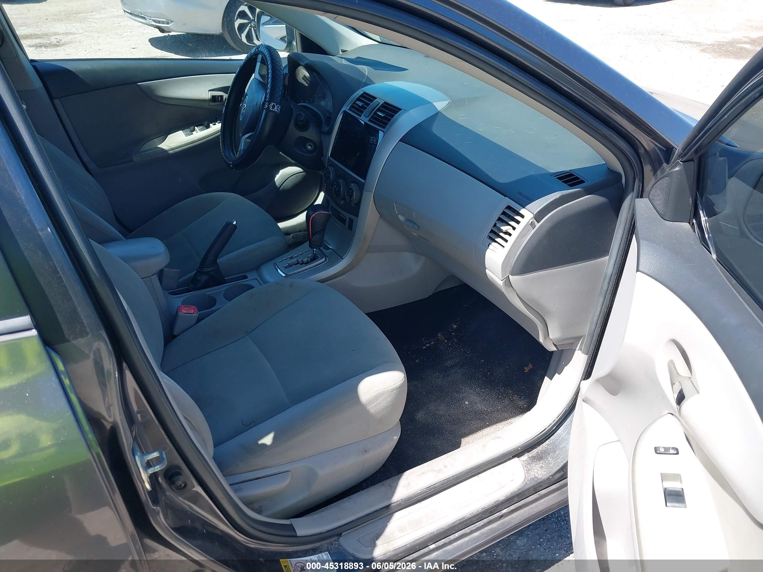 2011 Toyota Corolla Le Gray vin: 2T1BU4EE7BC692730