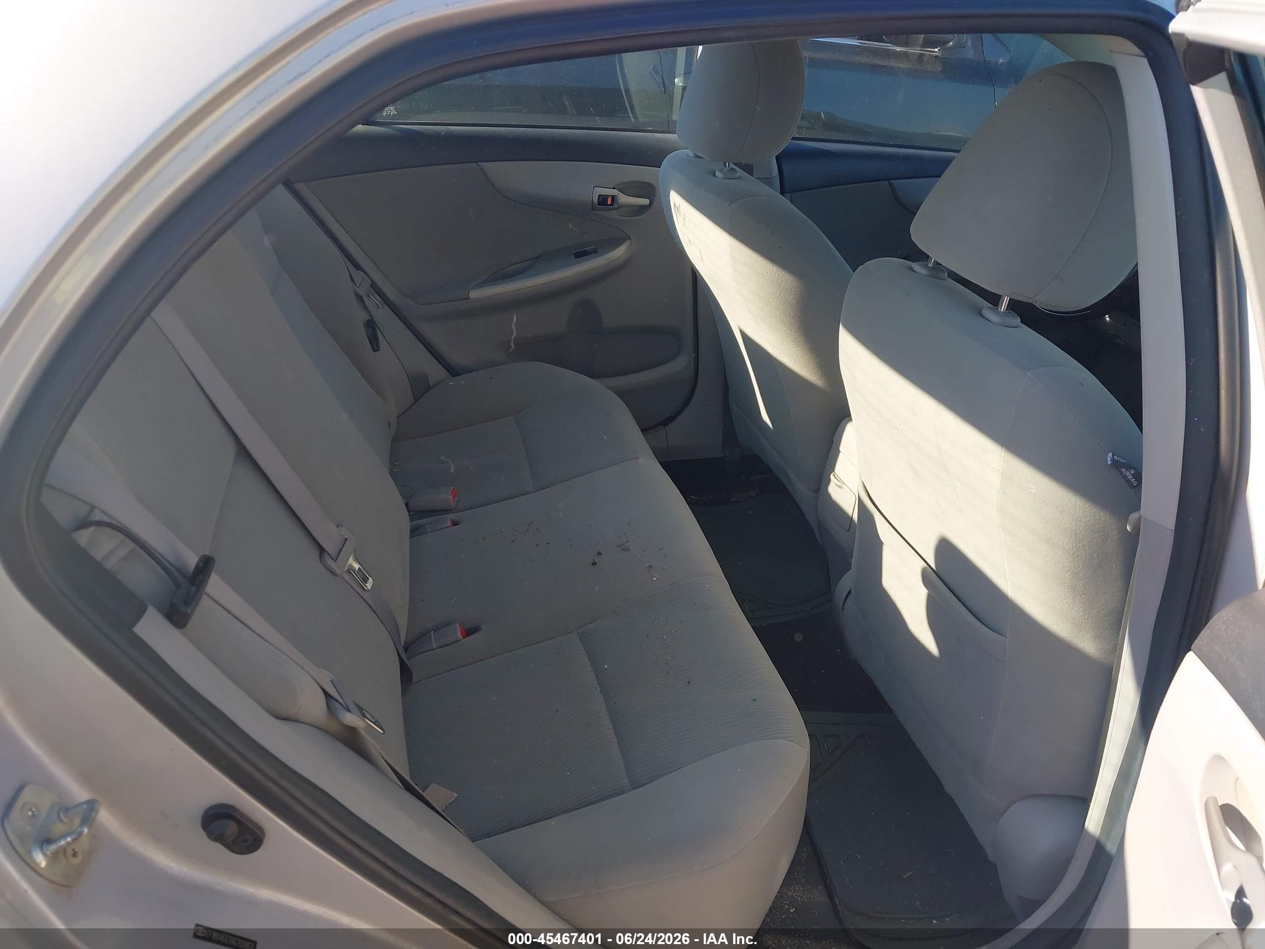 2011 Toyota Corolla Le Silver vin: 2T1BU4EE7BC702852