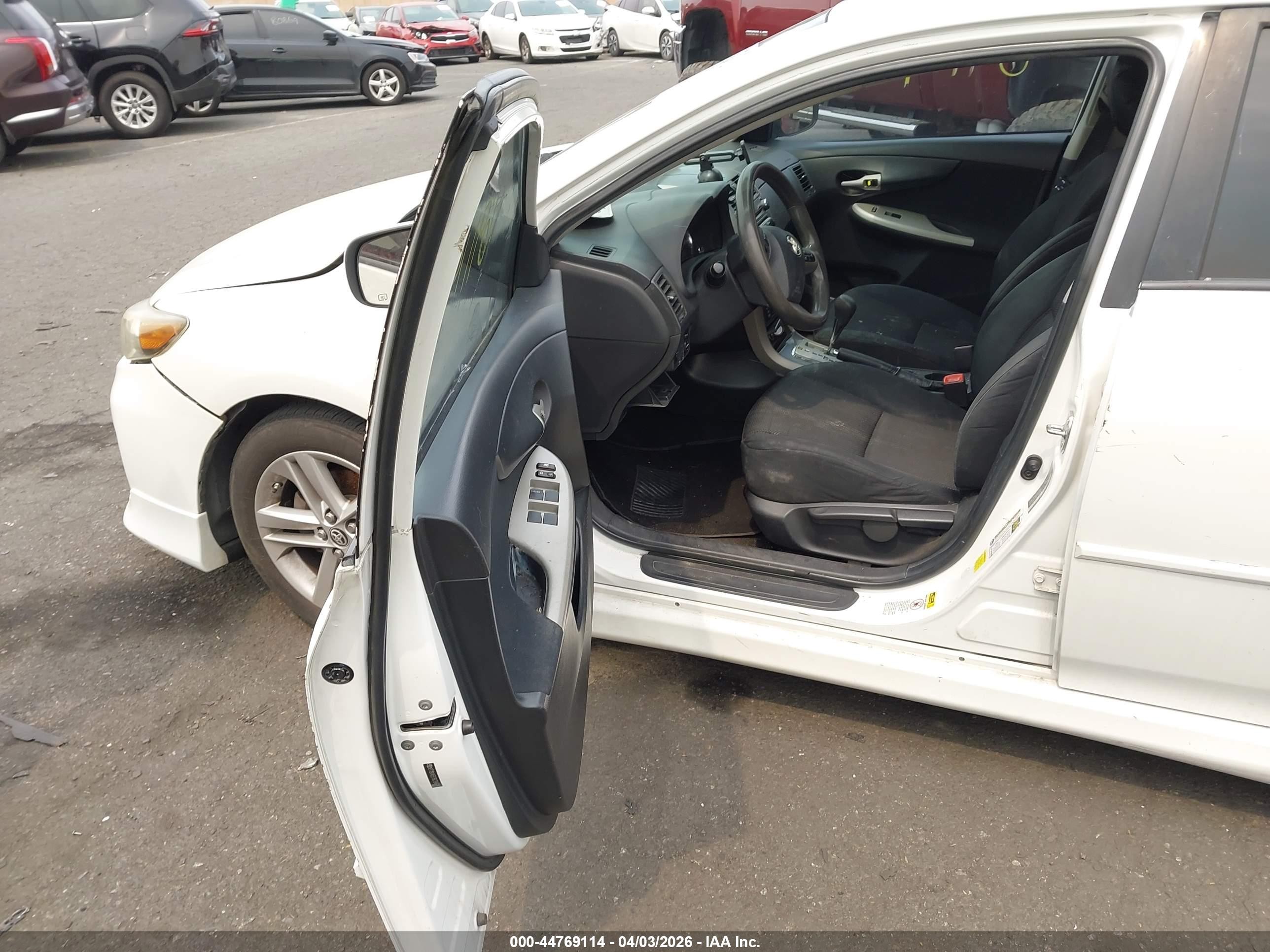 2011 Toyota Corolla S White vin: 2T1BU4EE7BC704570