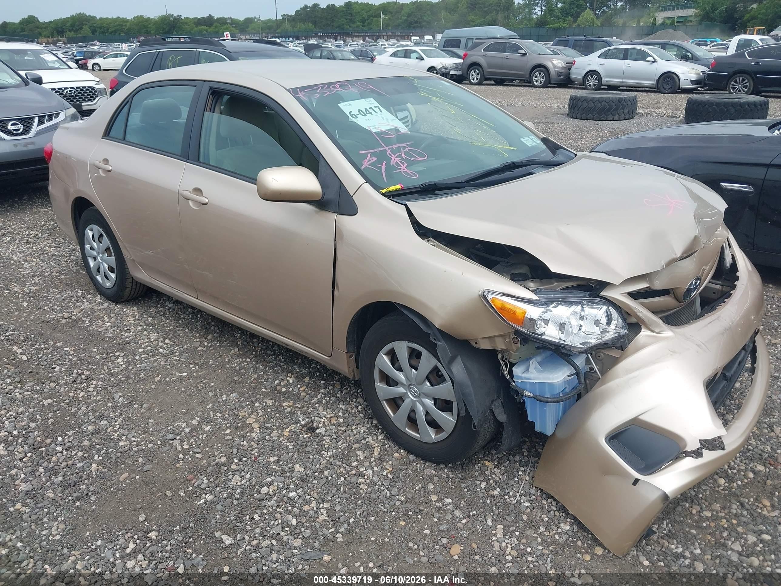 2011 Toyota Corolla Le Gold vin: 2T1BU4EE7BC707856