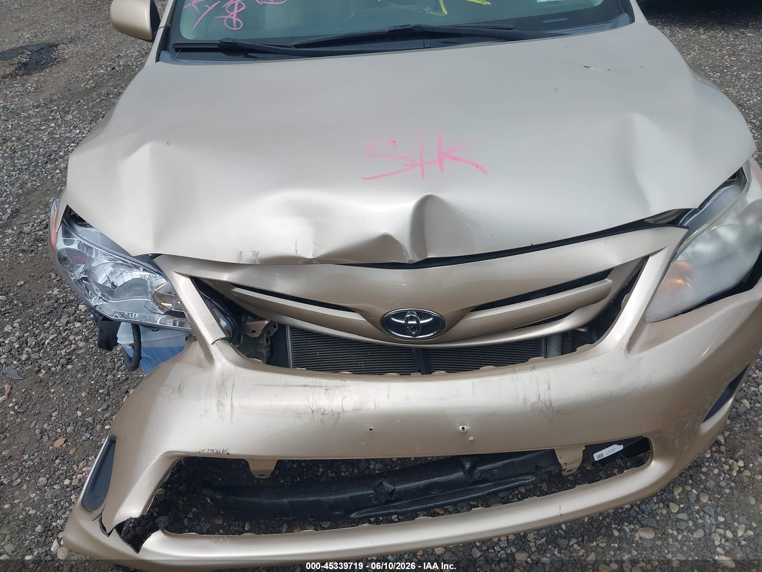 2011 Toyota Corolla Le Gold vin: 2T1BU4EE7BC707856