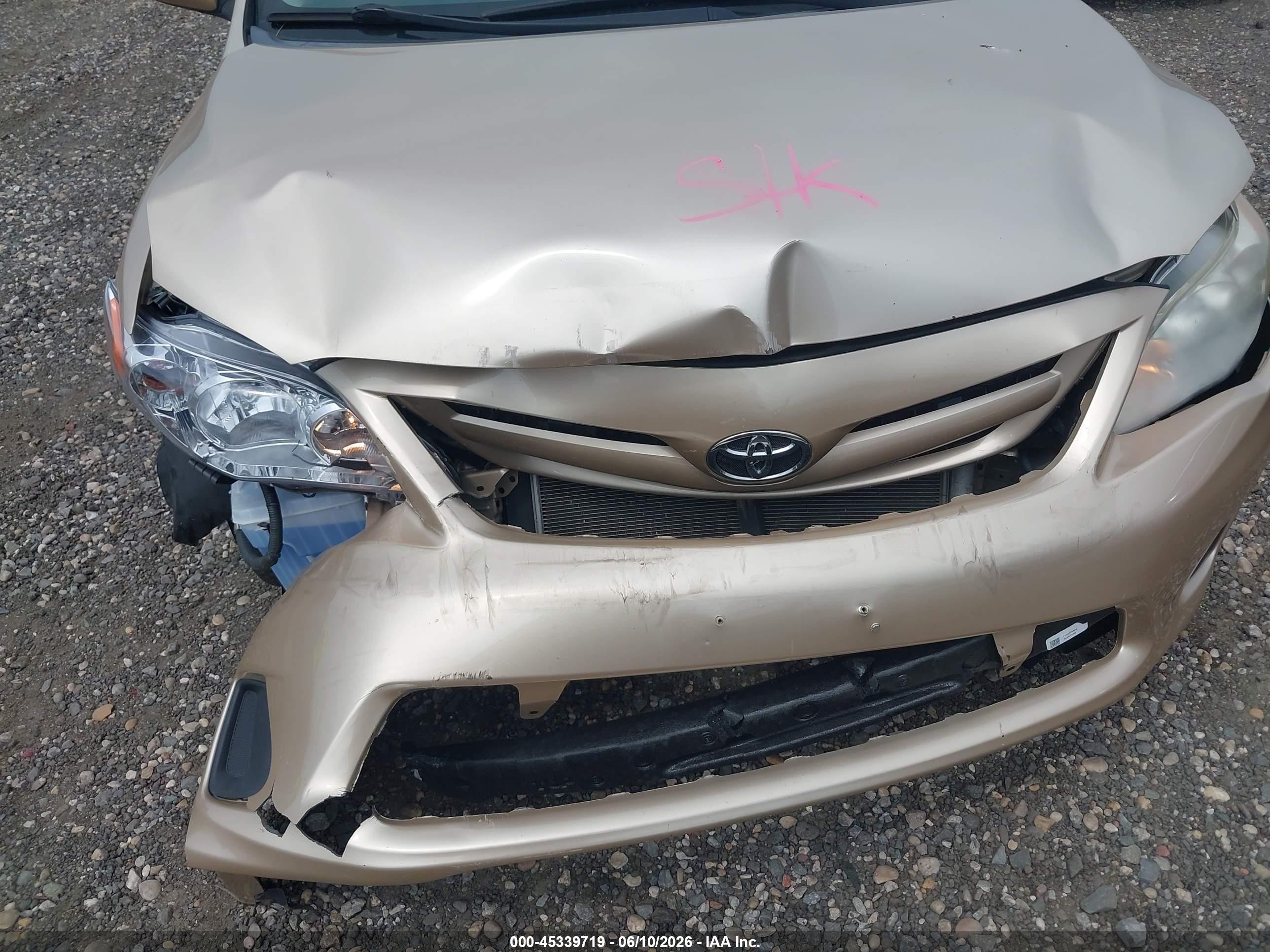 2011 Toyota Corolla Le Gold vin: 2T1BU4EE7BC707856