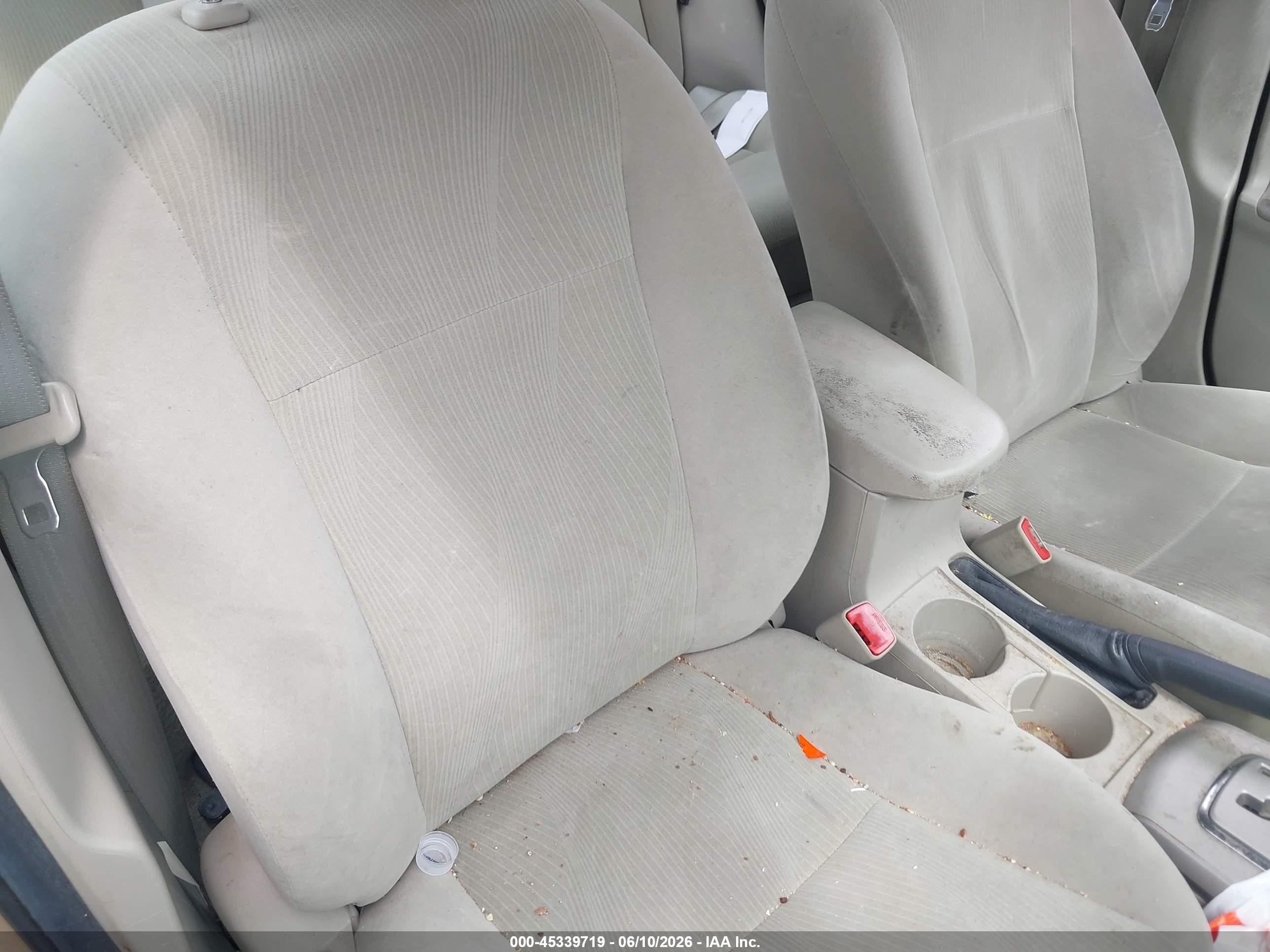 2011 Toyota Corolla Le Gold vin: 2T1BU4EE7BC707856