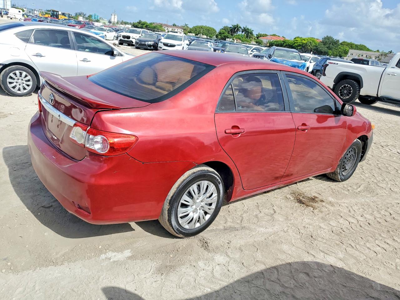 2011 Toyota Corolla Le Red vin: 2T1BU4EE7BC720672