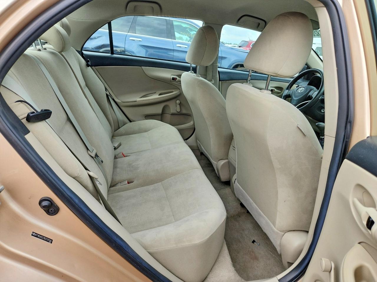 2011 Toyota Corolla Base Tan vin: 2T1BU4EE7BC727038