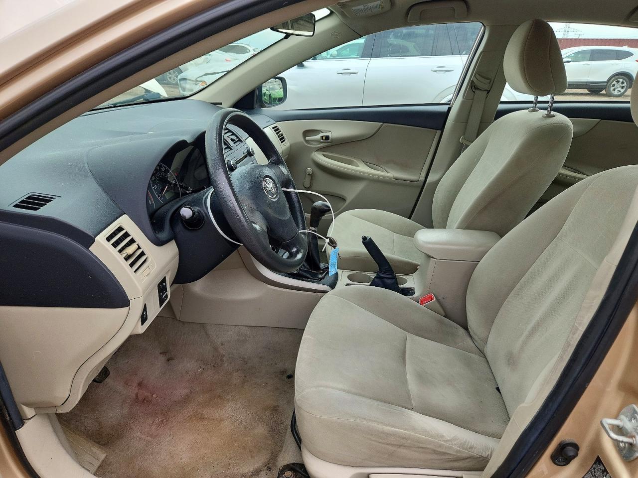 2011 Toyota Corolla Base Tan vin: 2T1BU4EE7BC727038