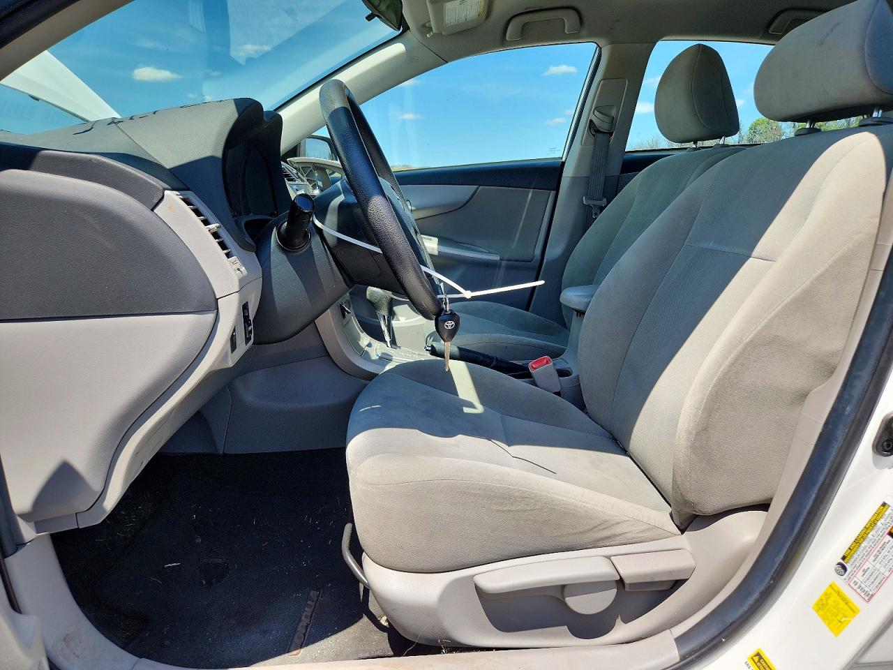 2011 Toyota Corolla Le White vin: 2T1BU4EE7BC738069
