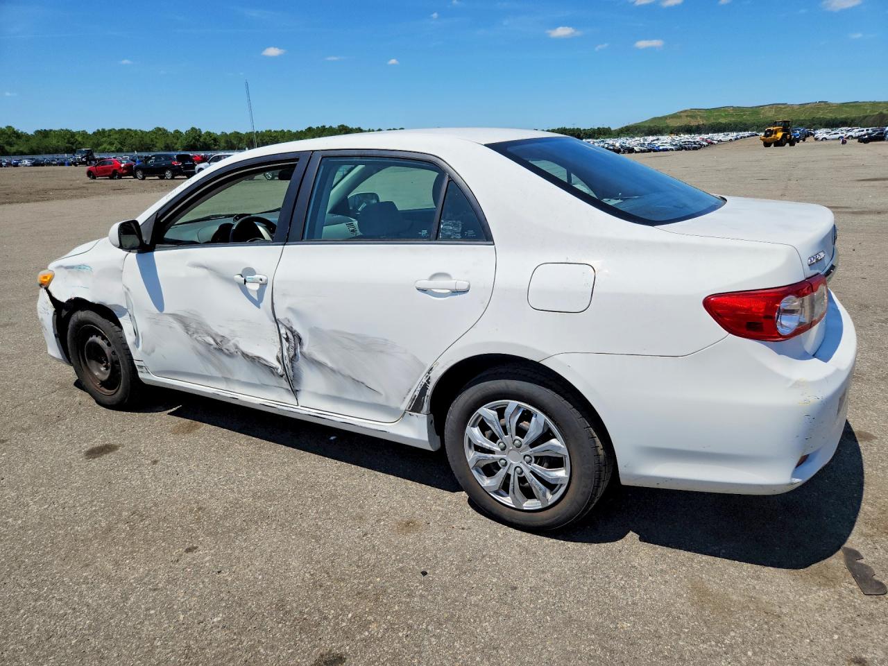 2011 Toyota Corolla Le White vin: 2T1BU4EE7BC738069