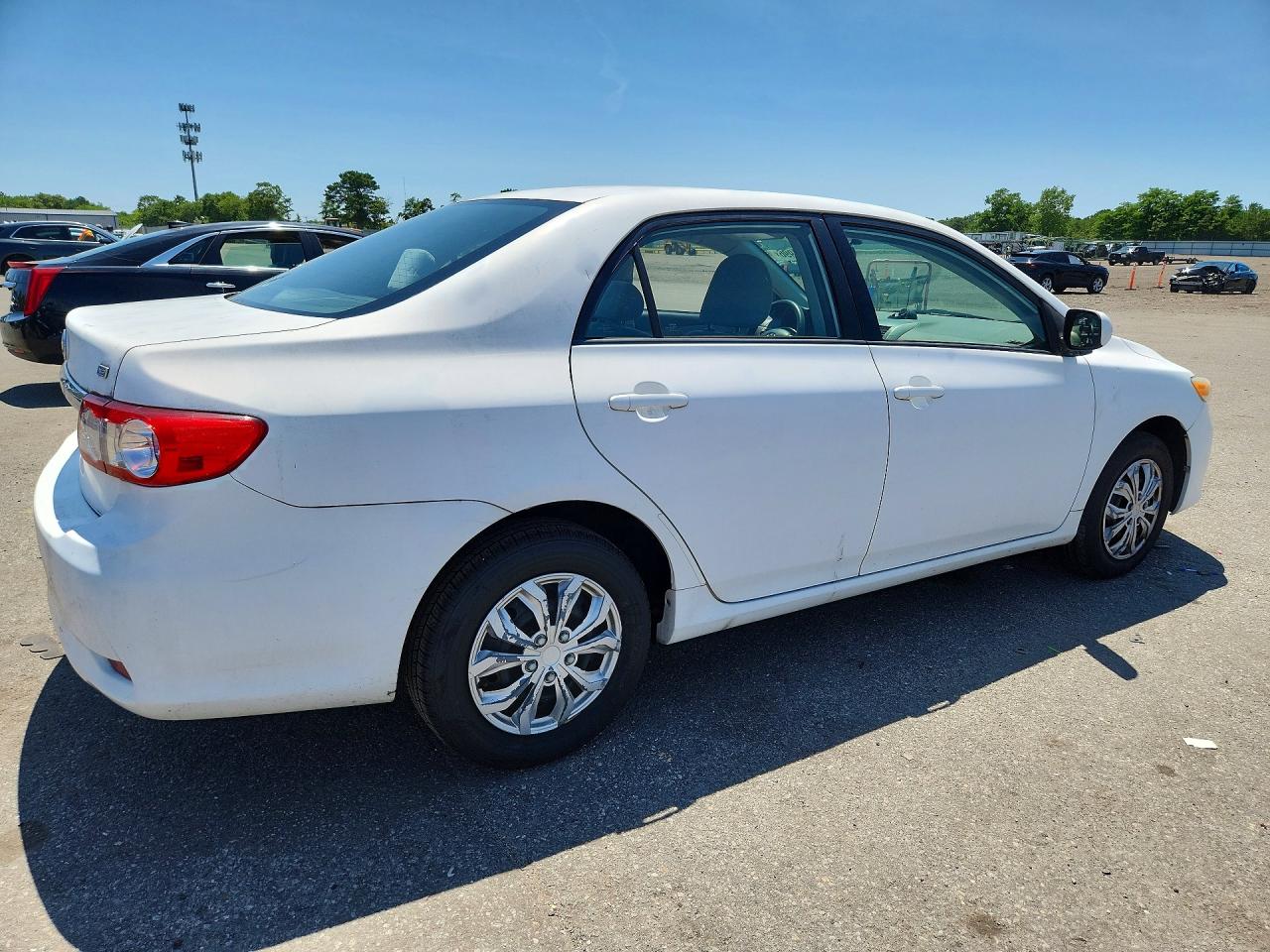 2011 Toyota Corolla Le White vin: 2T1BU4EE7BC738069