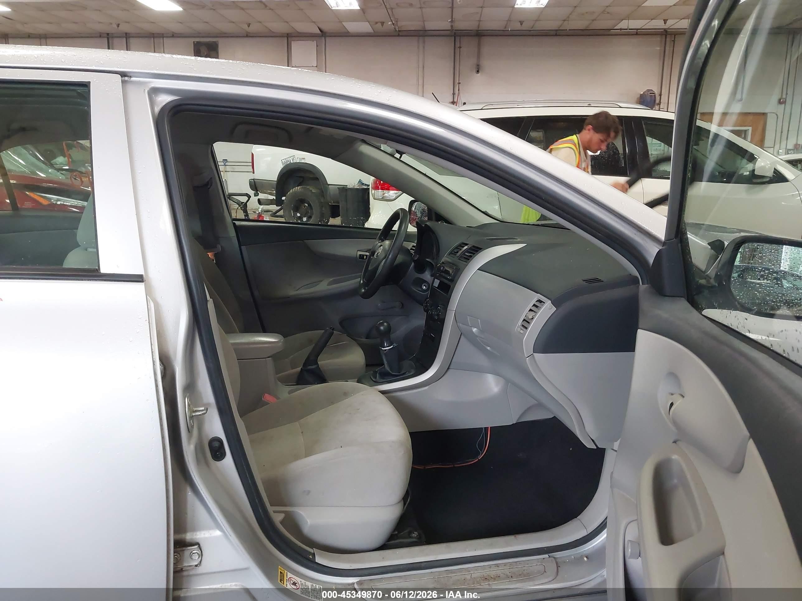 2011 Toyota Corolla   Silver vin: 2T1BU4EE7BC743370