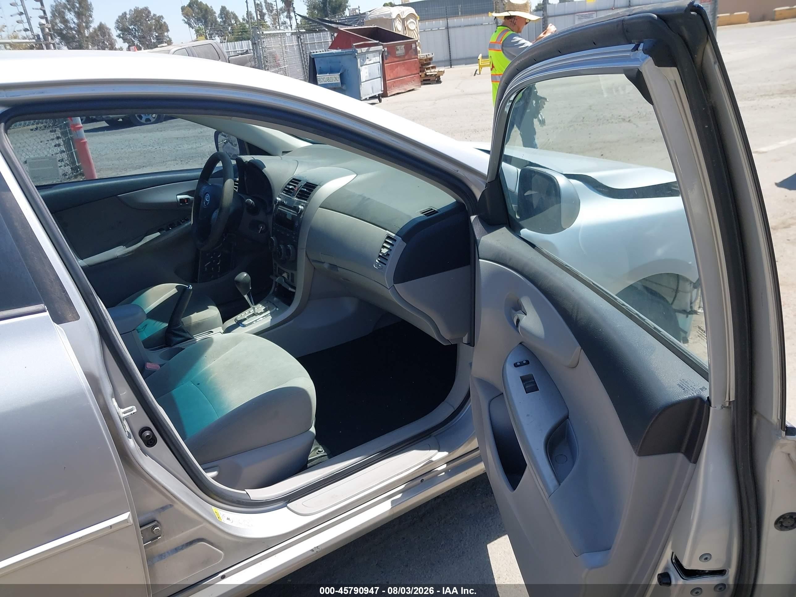 2011 Toyota Corolla Le Silver vin: 2T1BU4EE7BC748004