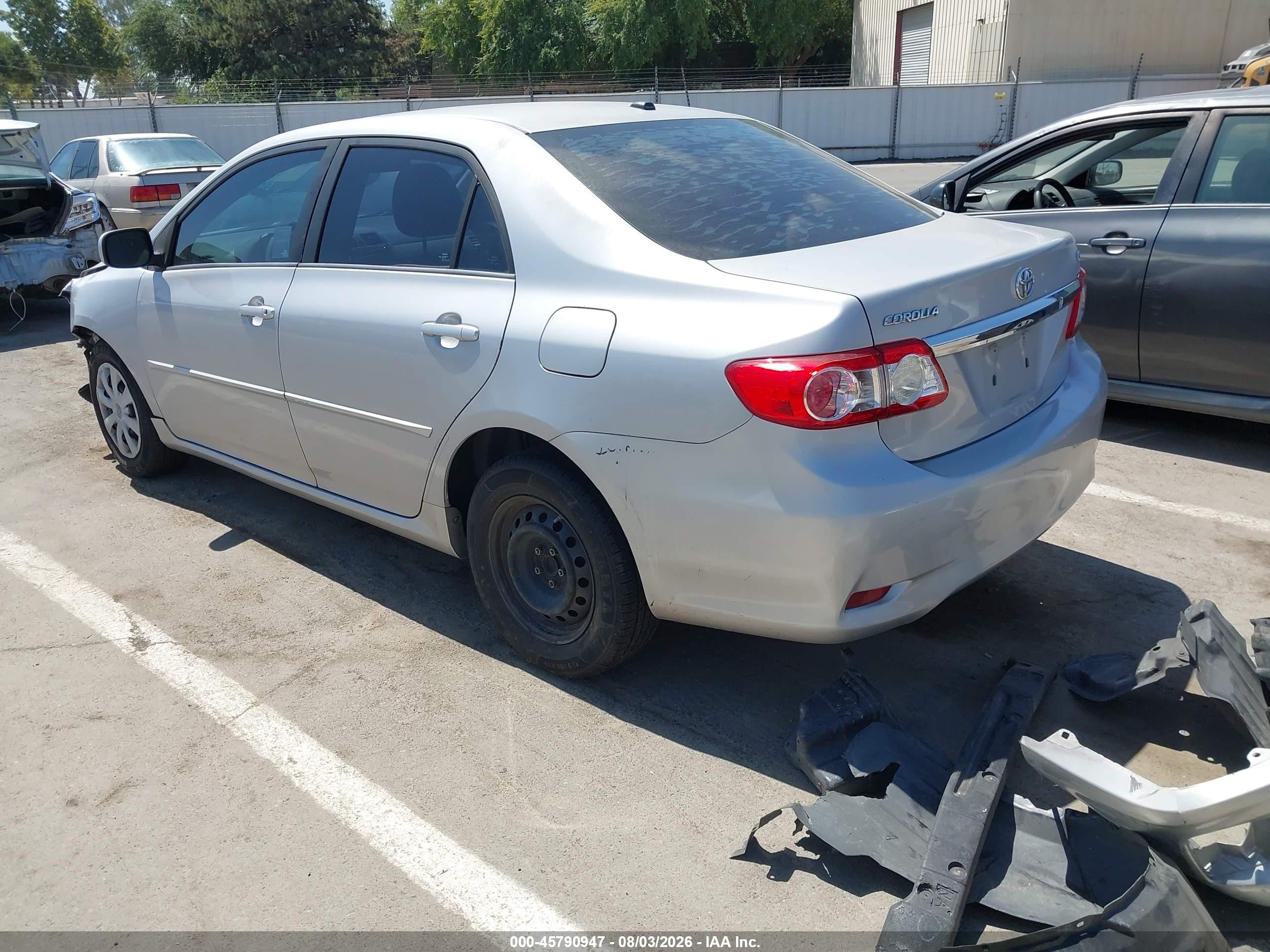 2011 Toyota Corolla Le Silver vin: 2T1BU4EE7BC748004