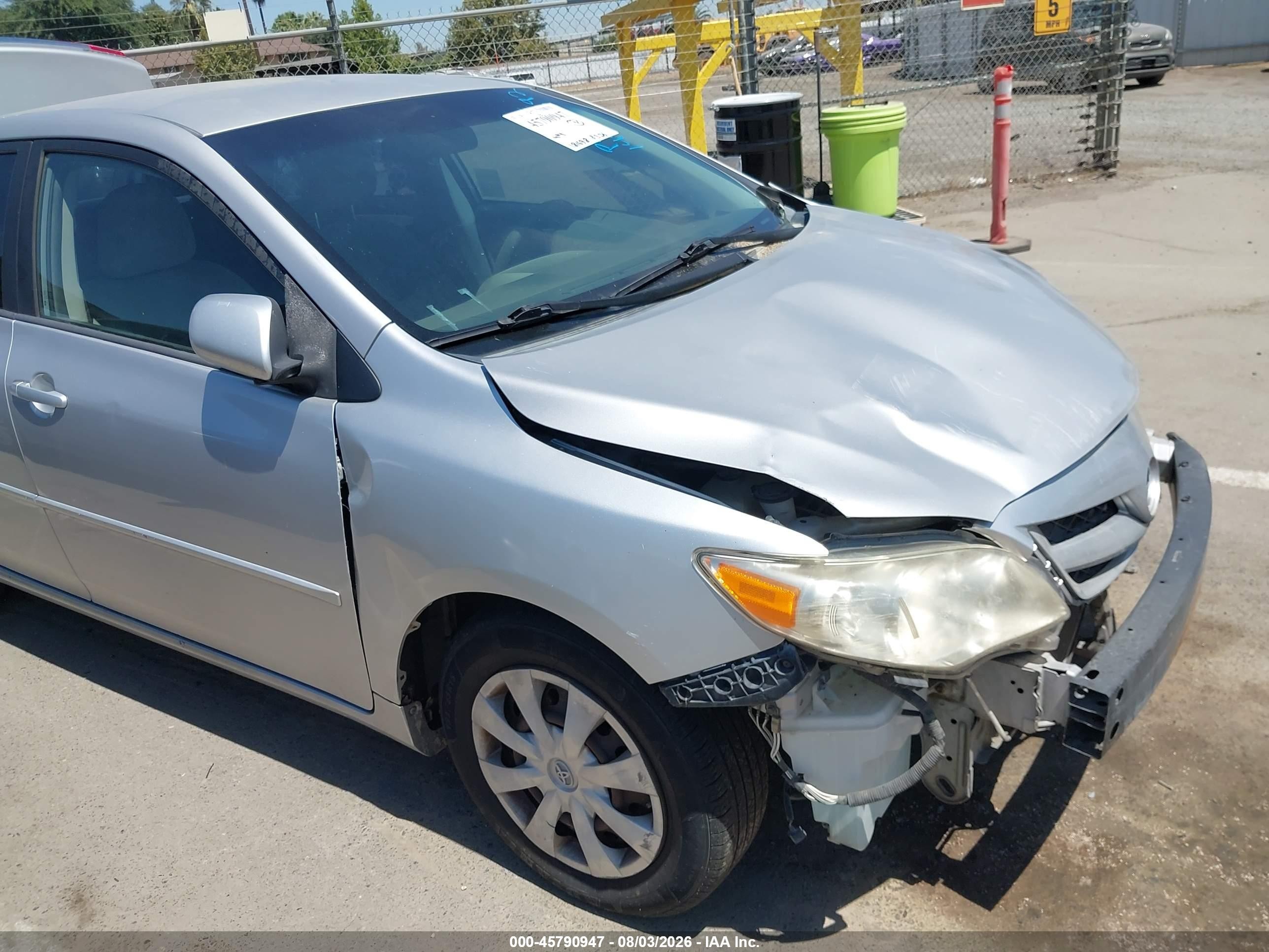 2011 Toyota Corolla Le Silver vin: 2T1BU4EE7BC748004