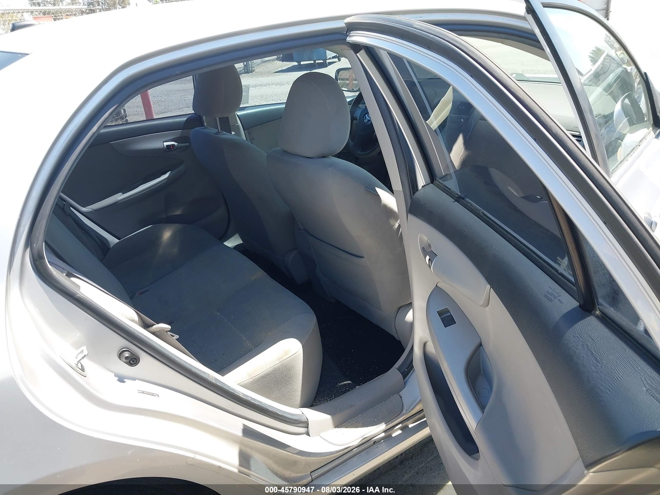 2011 Toyota Corolla Le Silver vin: 2T1BU4EE7BC748004