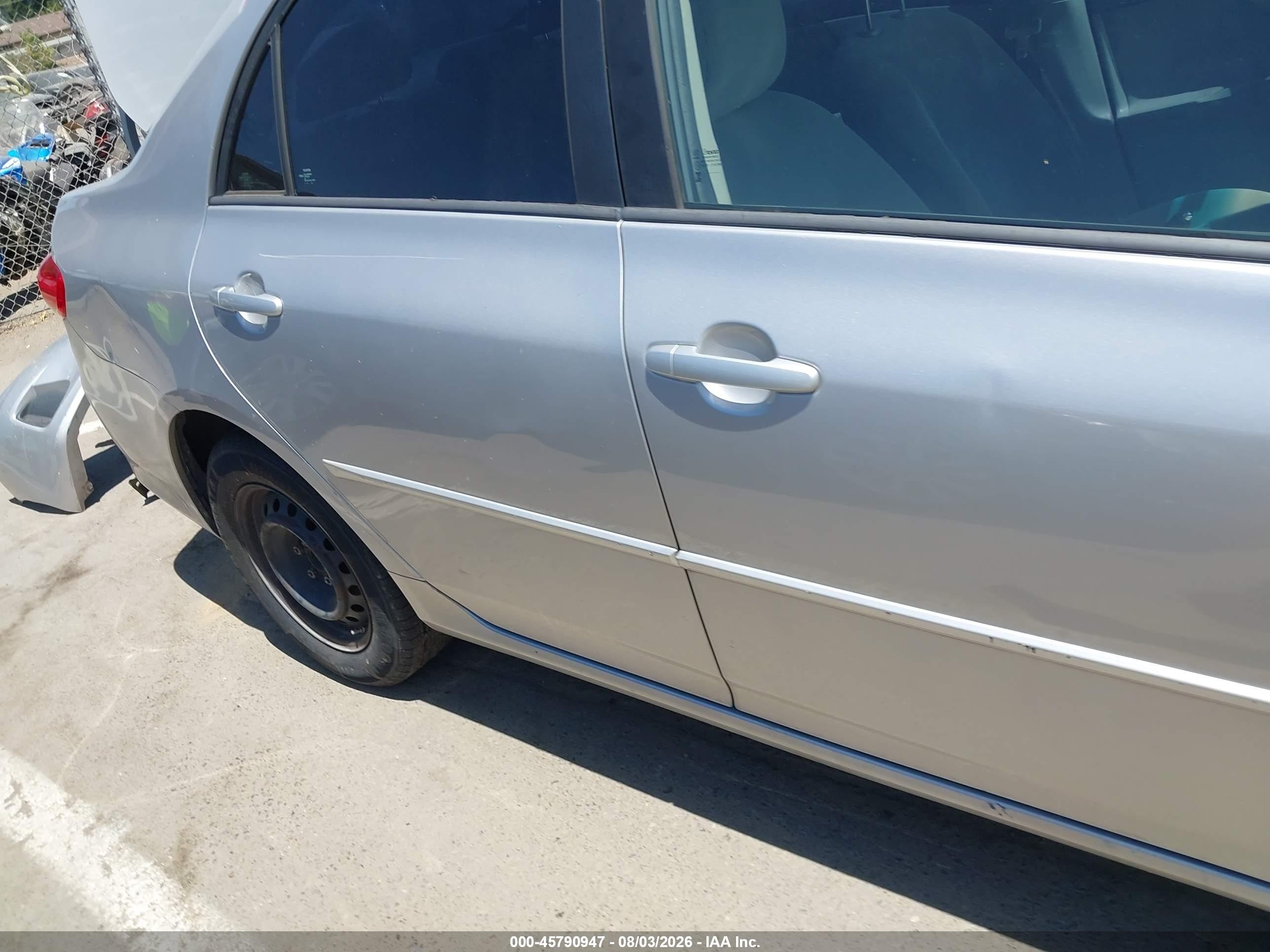 2011 Toyota Corolla Le Silver vin: 2T1BU4EE7BC748004